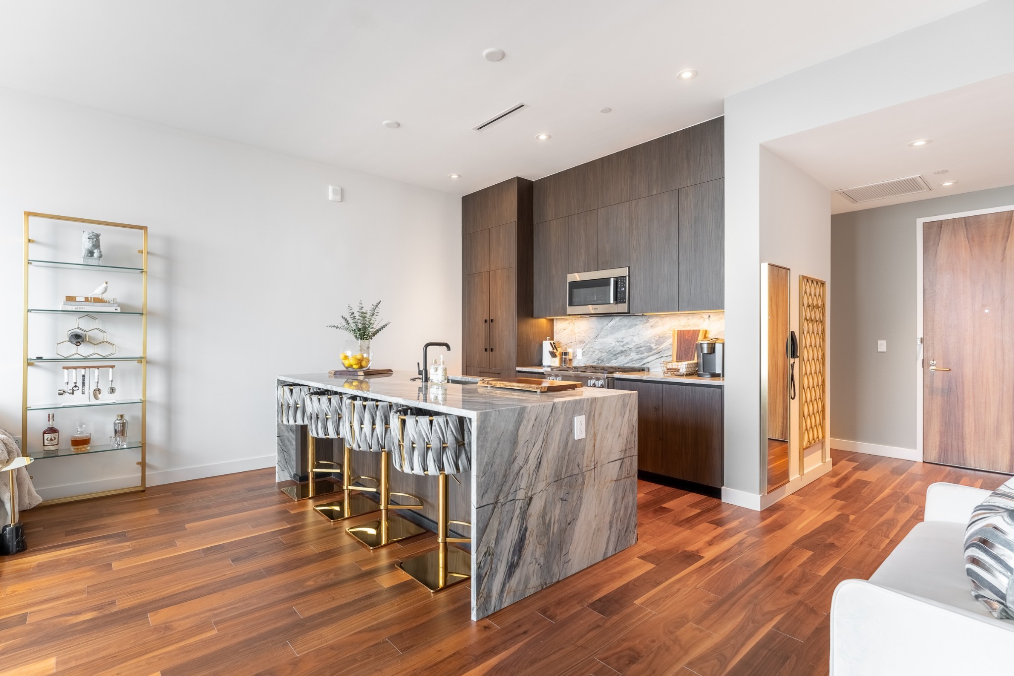160 2nd Ave, S Unit: 1503