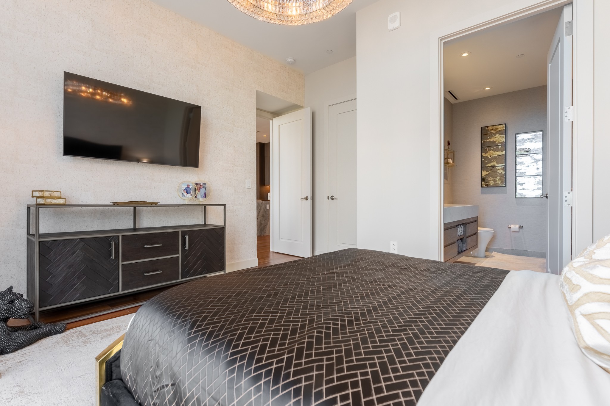 160 2nd Ave, S Unit: 1503