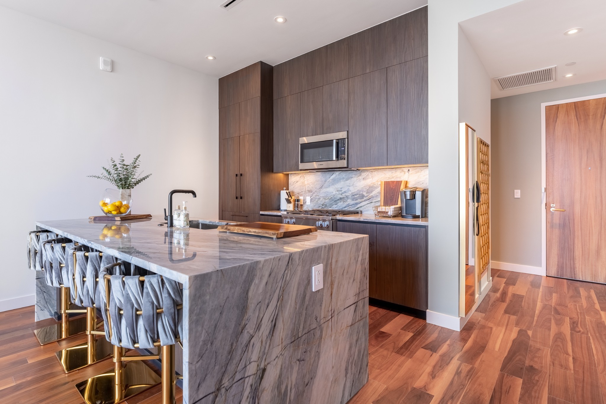 160 2nd Ave, S Unit: 1503