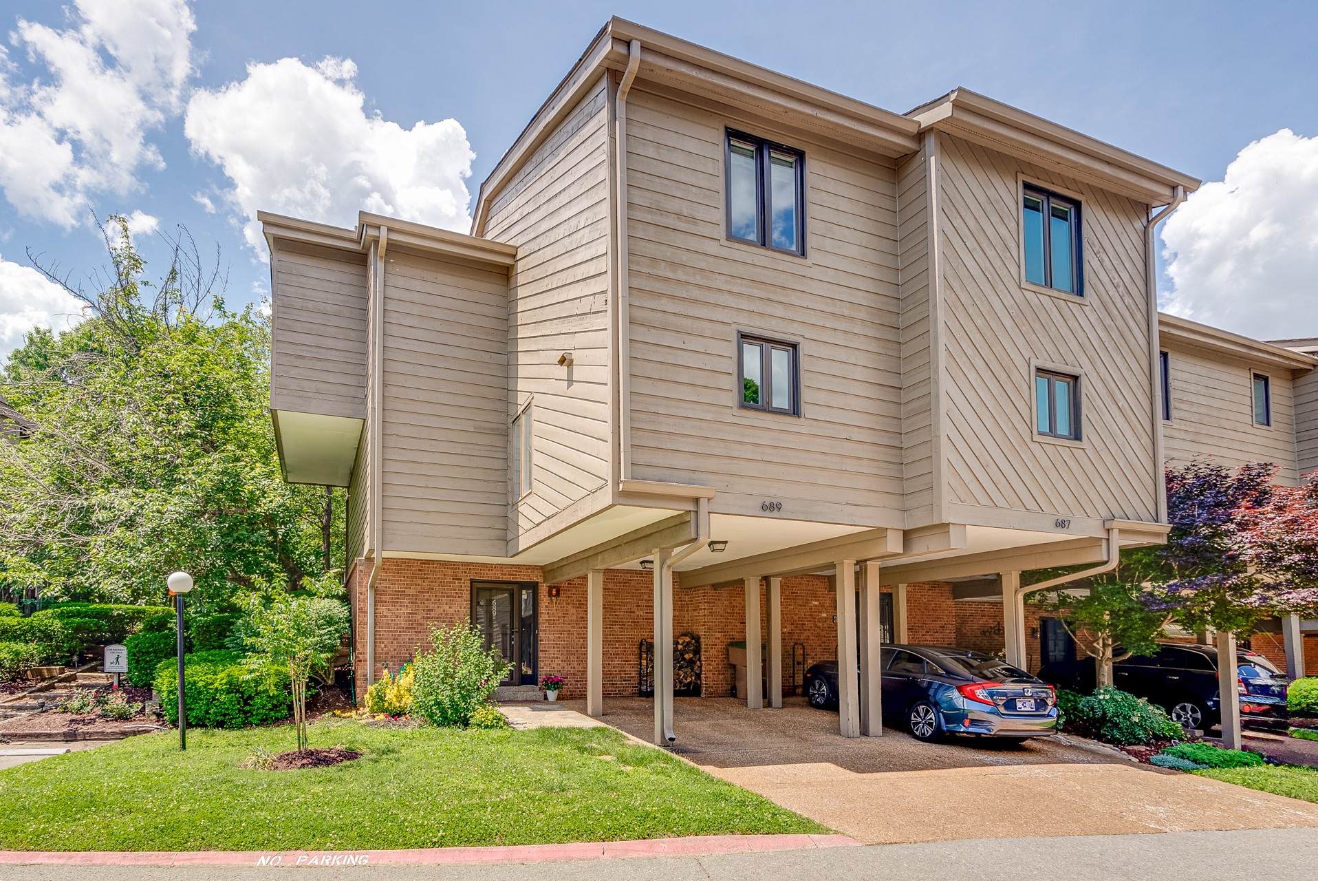 689 Harpeth Trace Dr