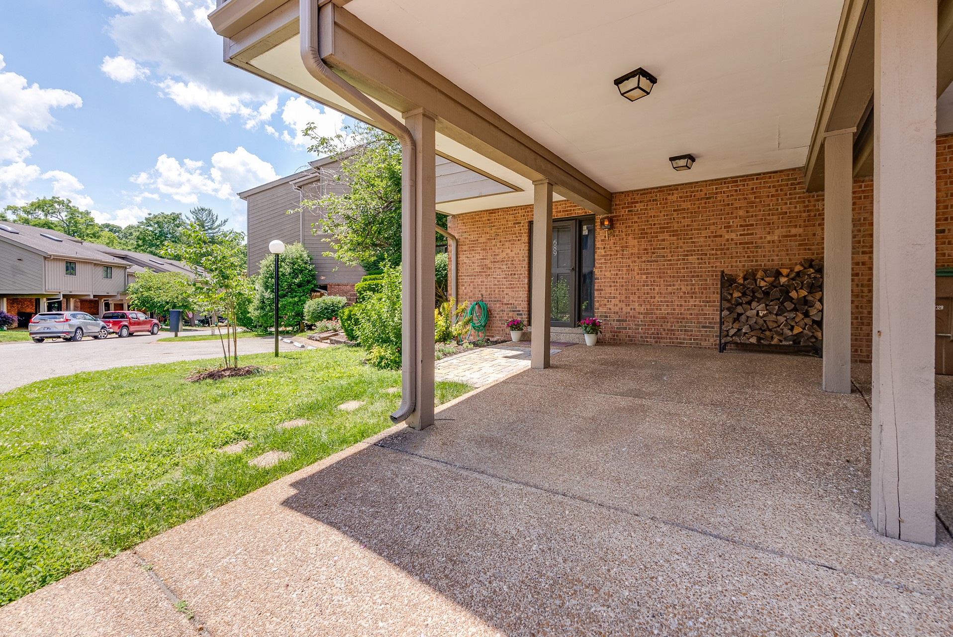 689 Harpeth Trace Dr