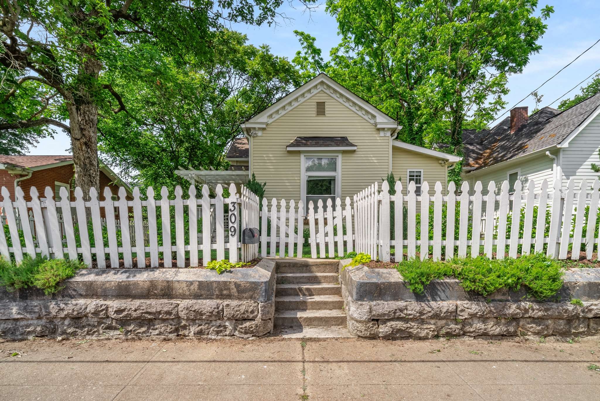 309 Hancock St