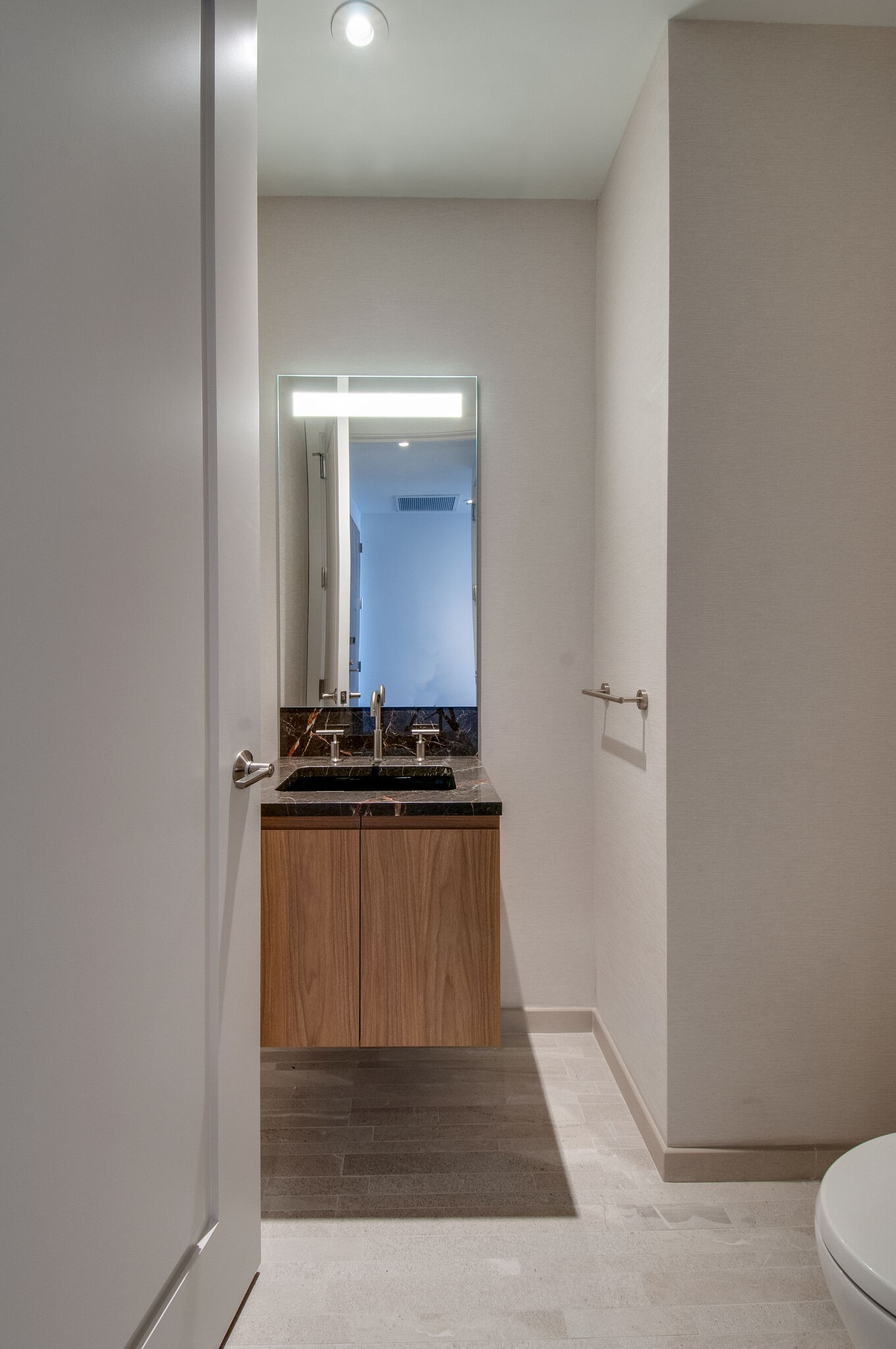 160 2nd Ave, S Unit: 2304
