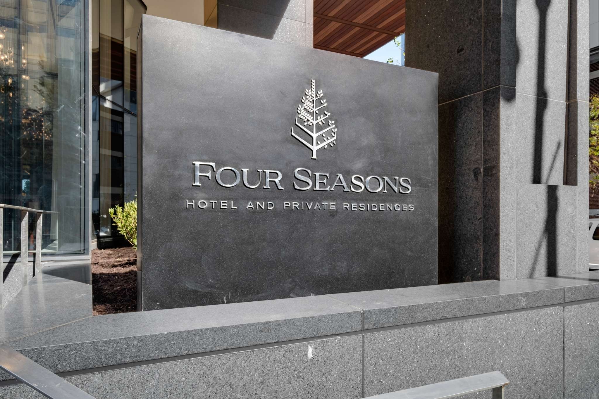 160 2nd Ave, S Unit: 2304