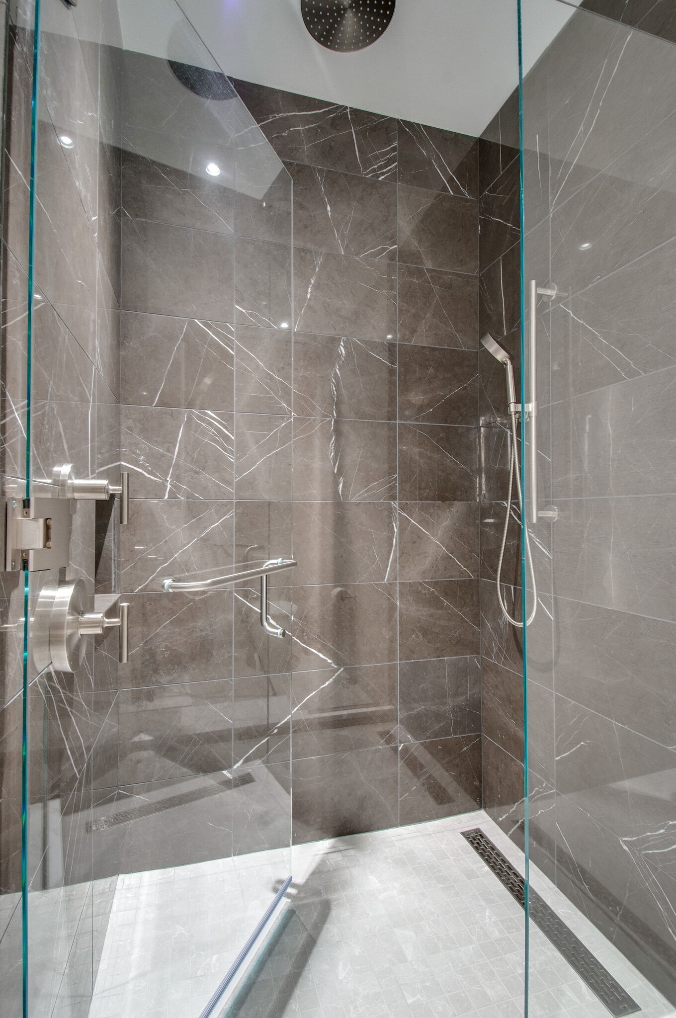 160 2nd Ave, S Unit: 2304