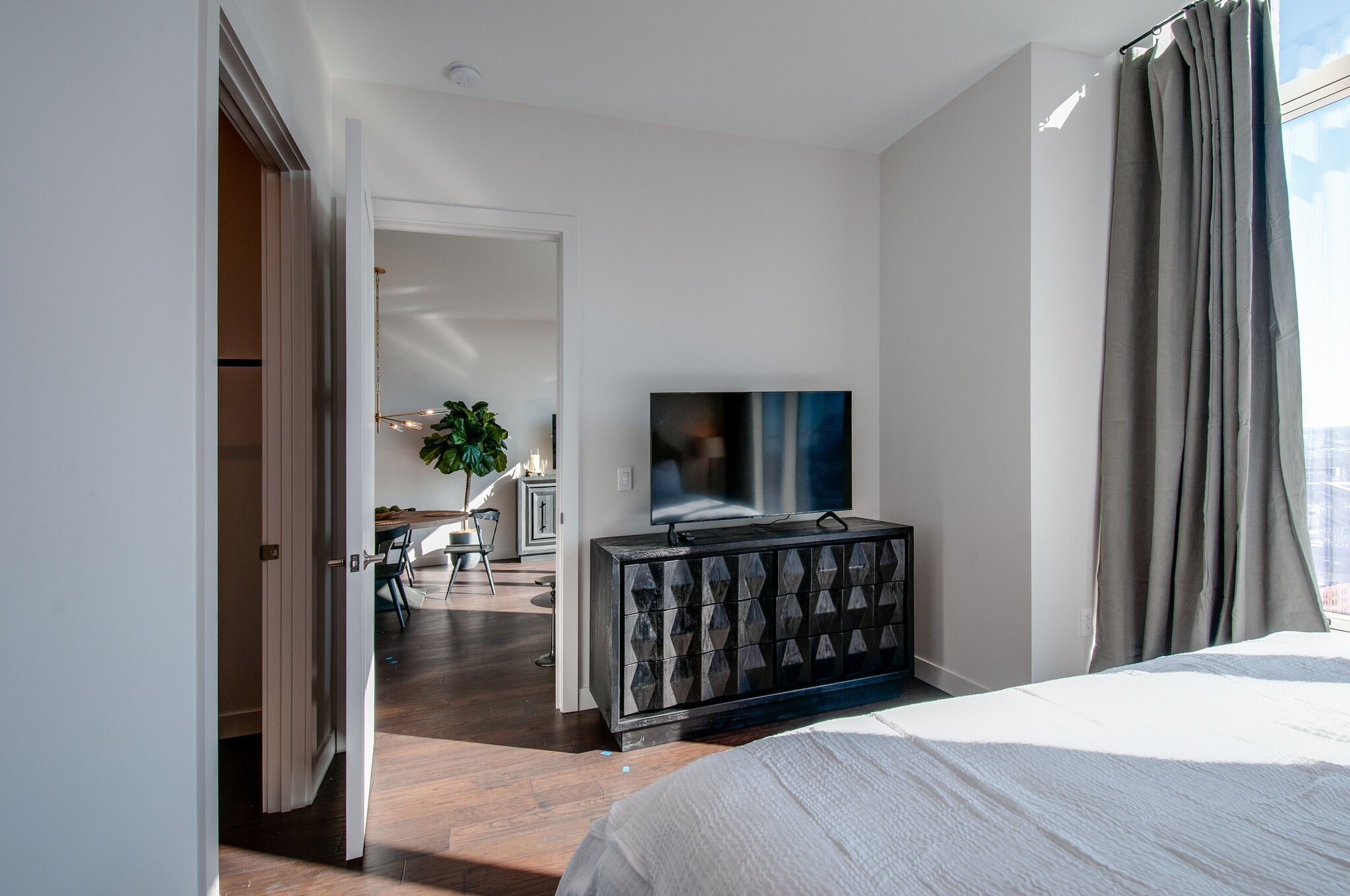 160 2nd Ave, S Unit: 2304