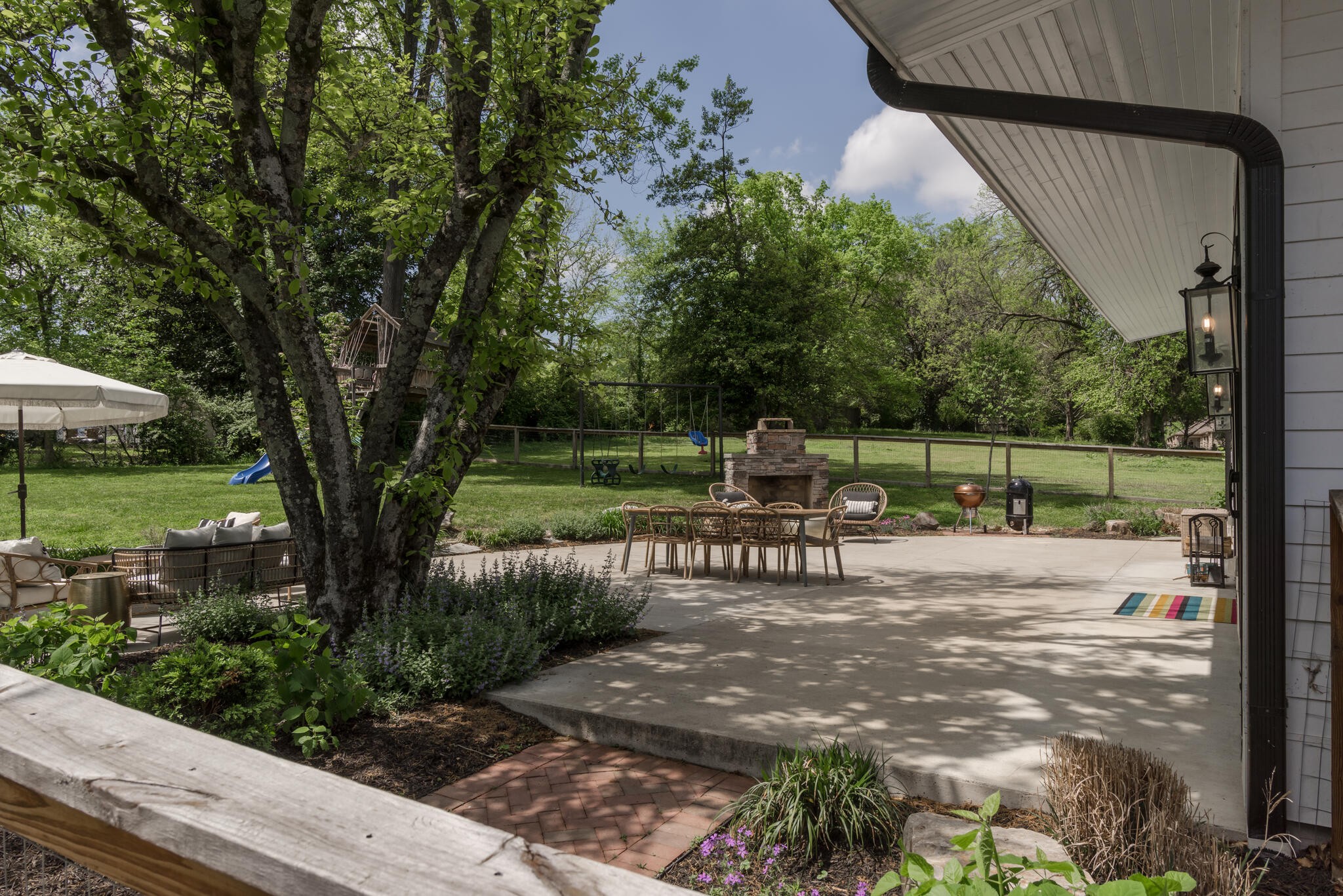 1222 Winding Way