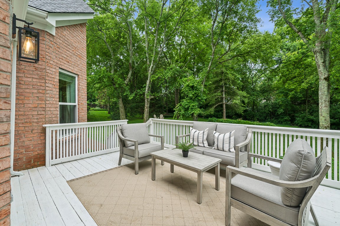 215 Winburn Ln