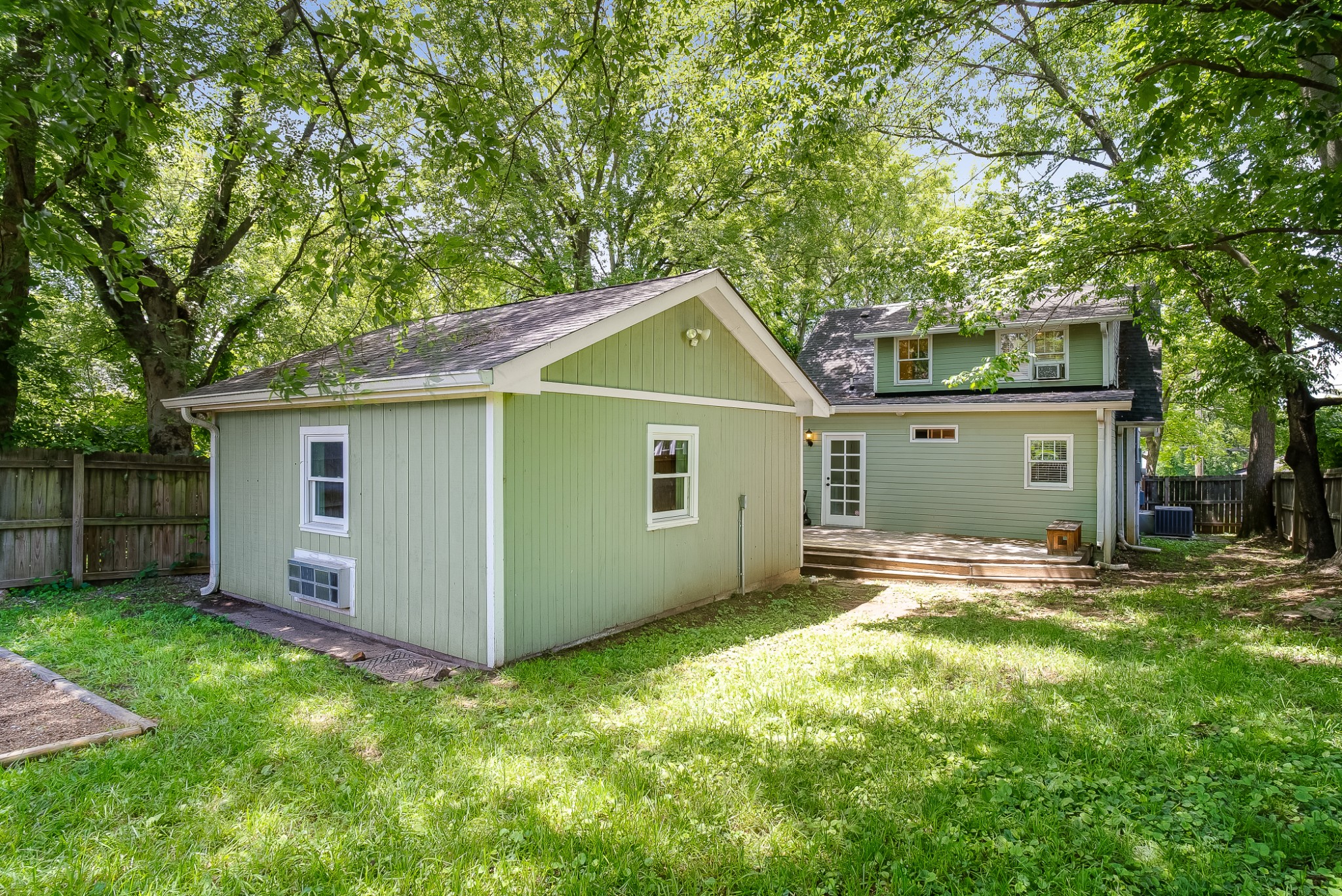 926 Silverdene Pl