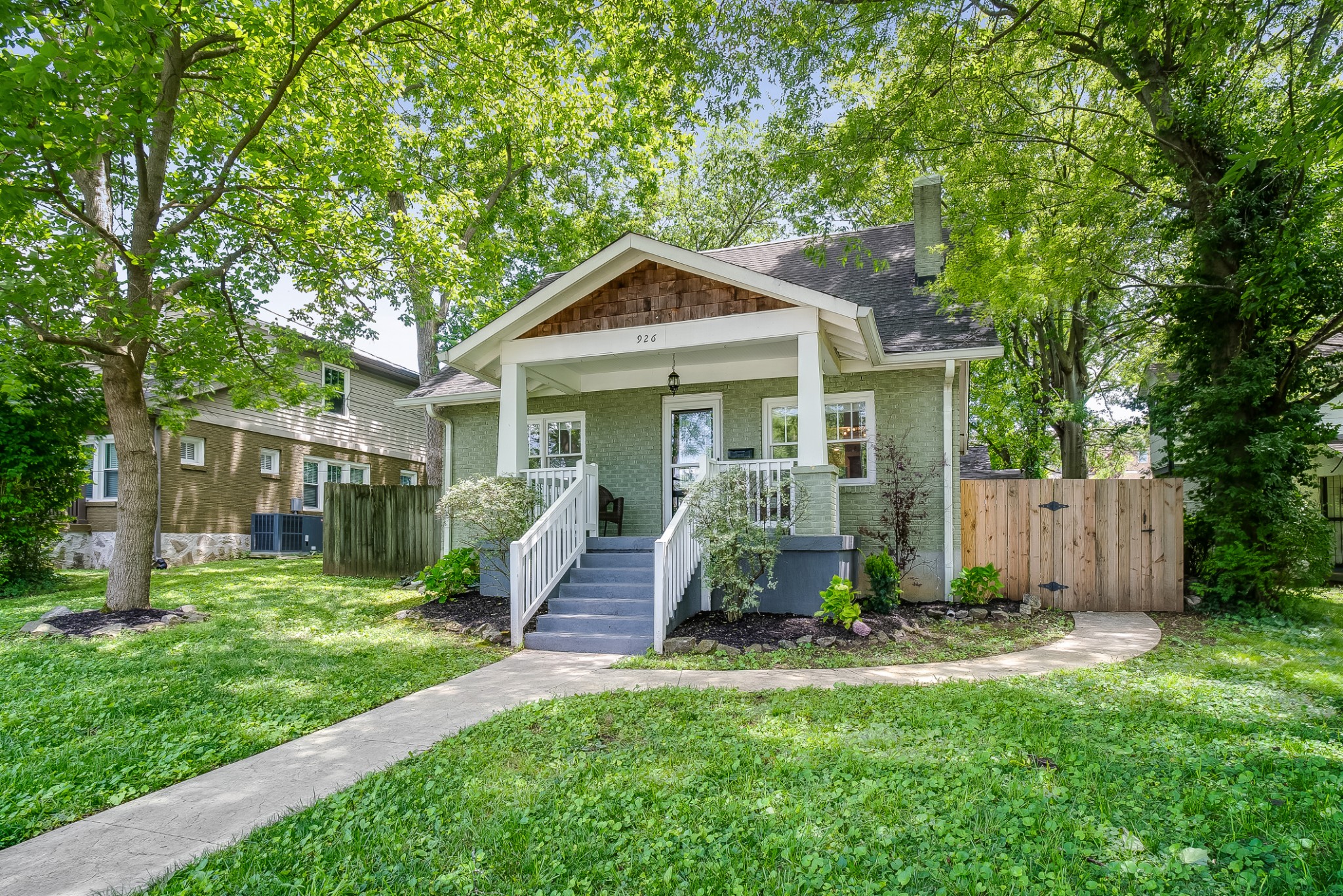 926 Silverdene Pl
