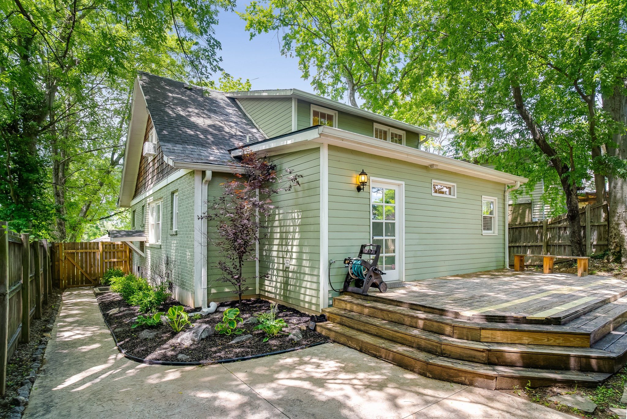 926 Silverdene Pl