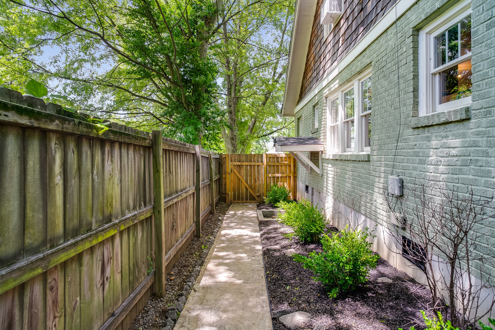 926 Silverdene Pl