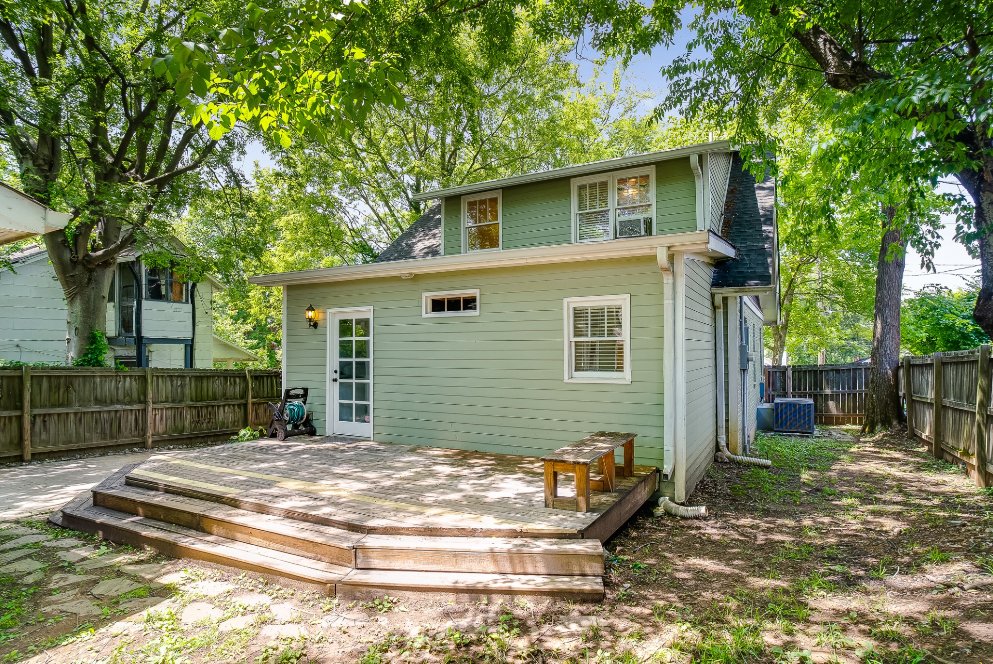926 Silverdene Pl