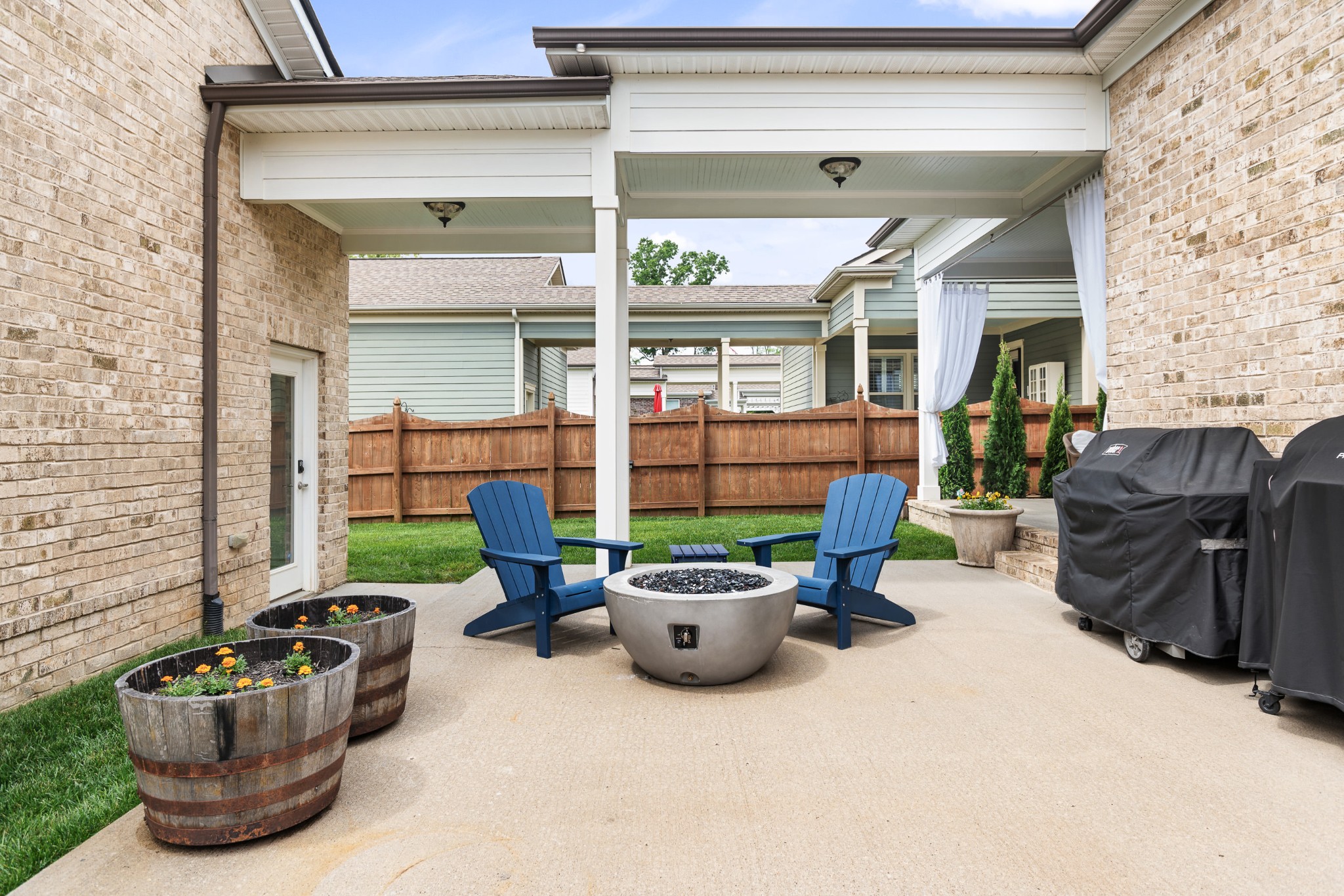 607 Cobert Ln