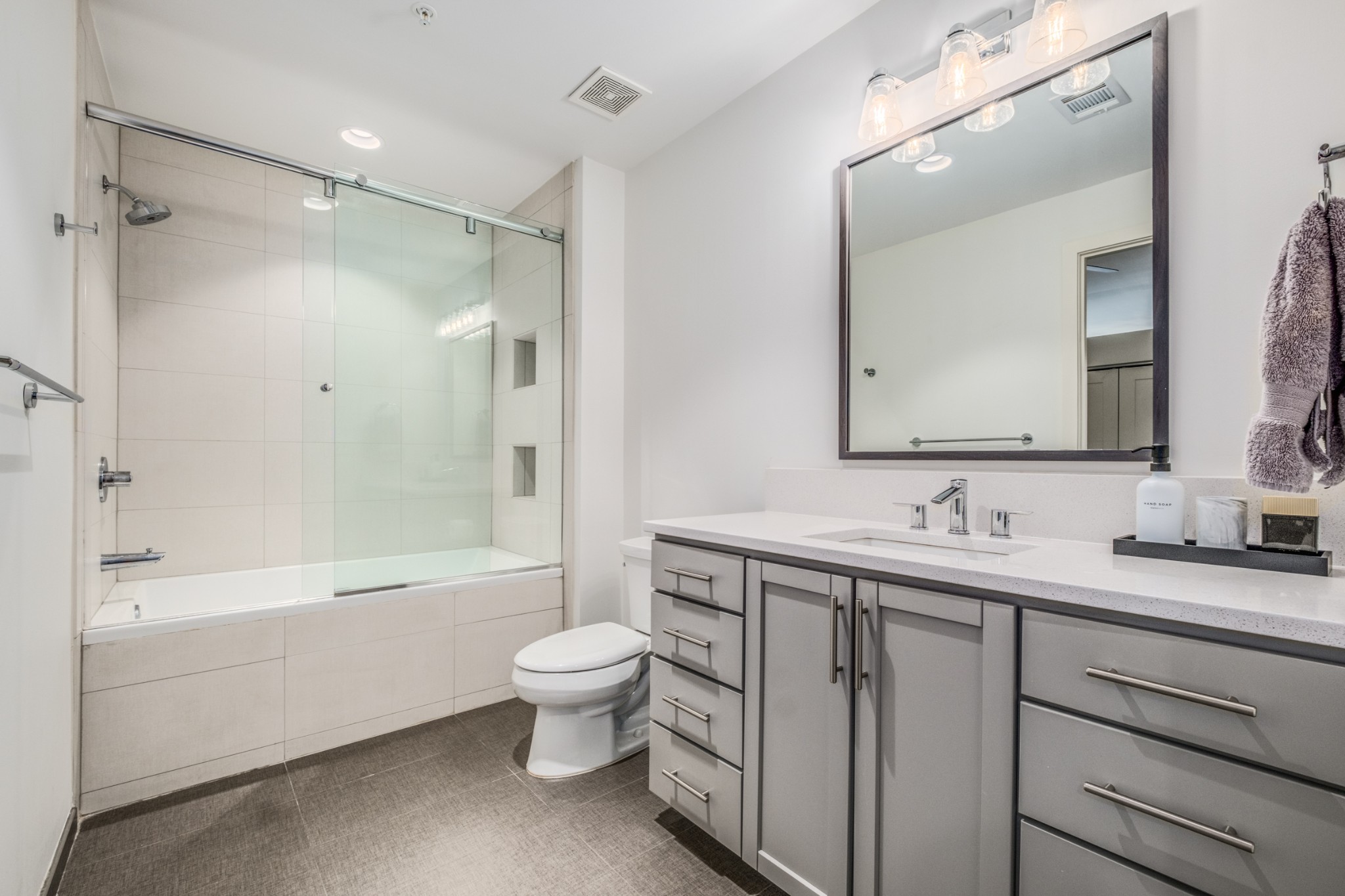 1212 Laurel St Unit: 1612