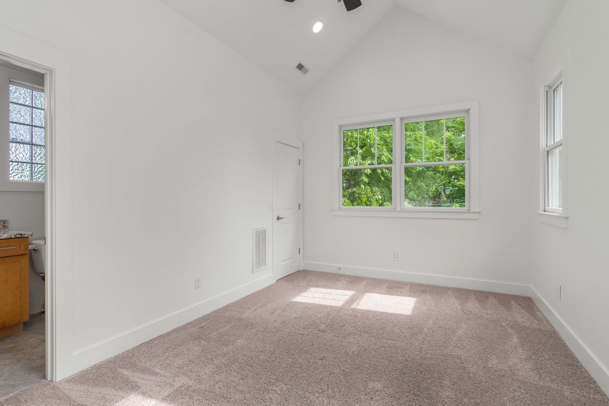 1011 Halcyon Ave