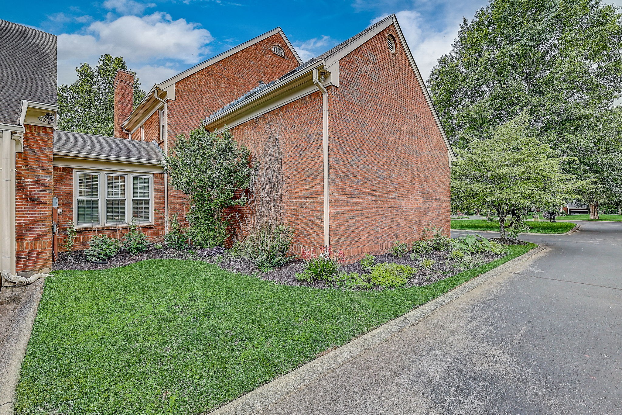 6322 Chickering Woods Dr