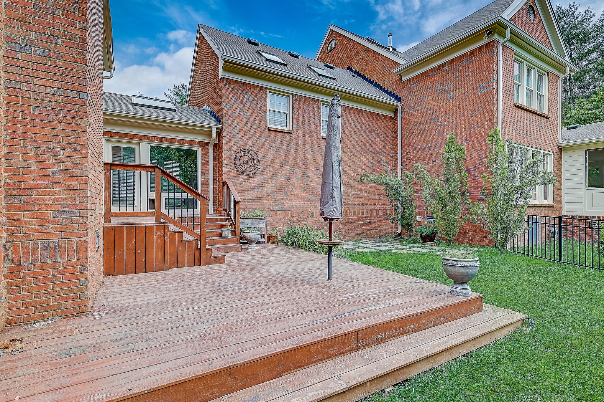 6322 Chickering Woods Dr