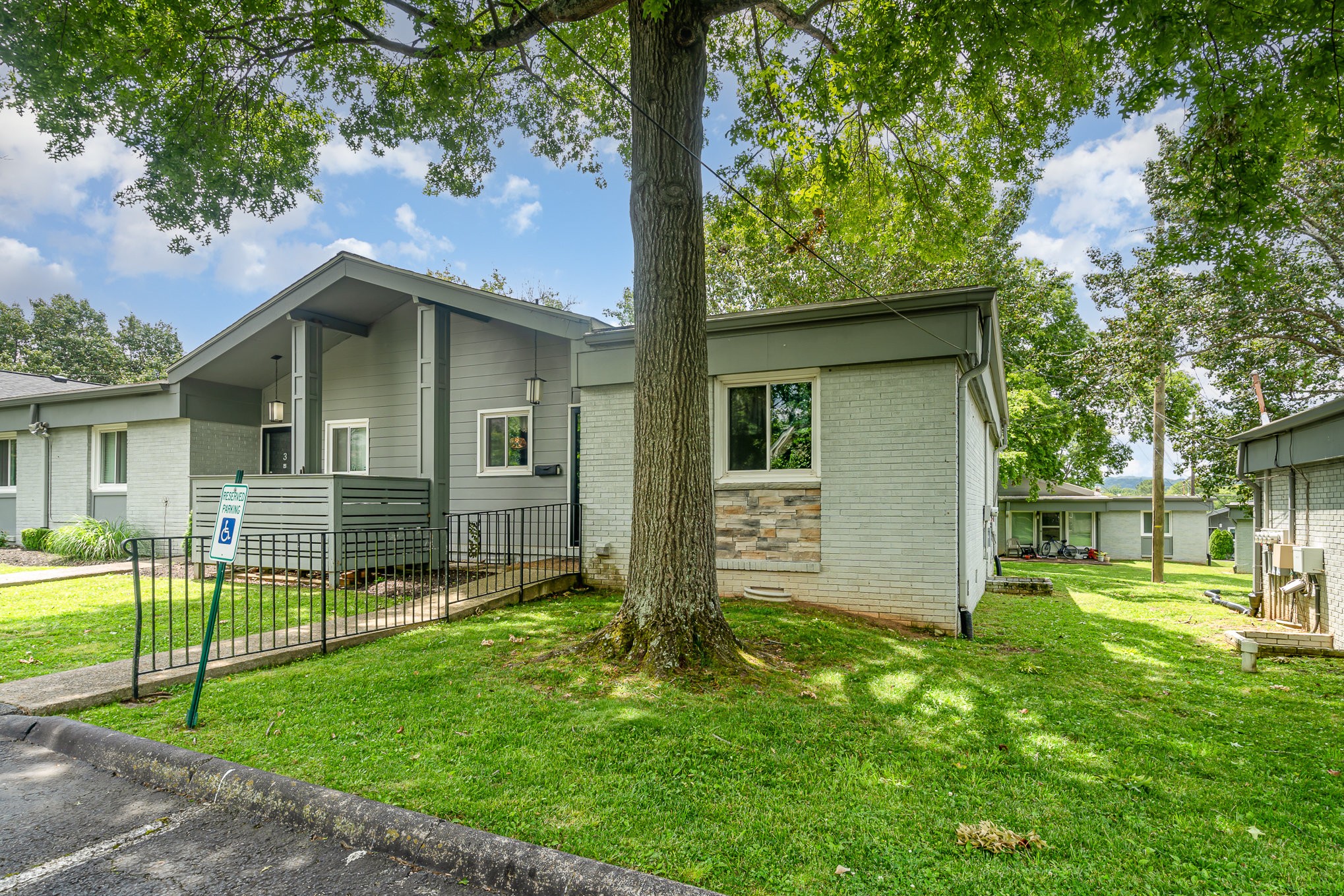 1900 Richard Jones Rd Unit: J4