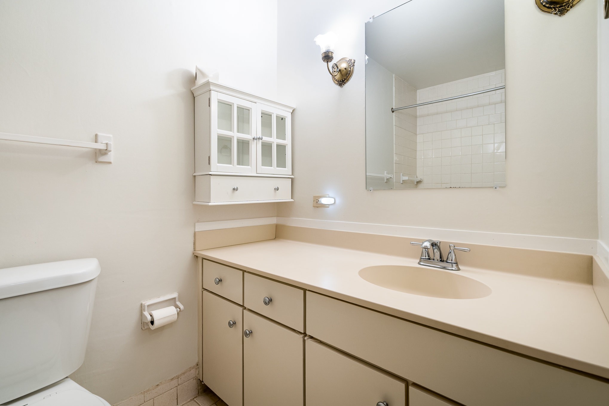 1900 Richard Jones Rd Unit: J4