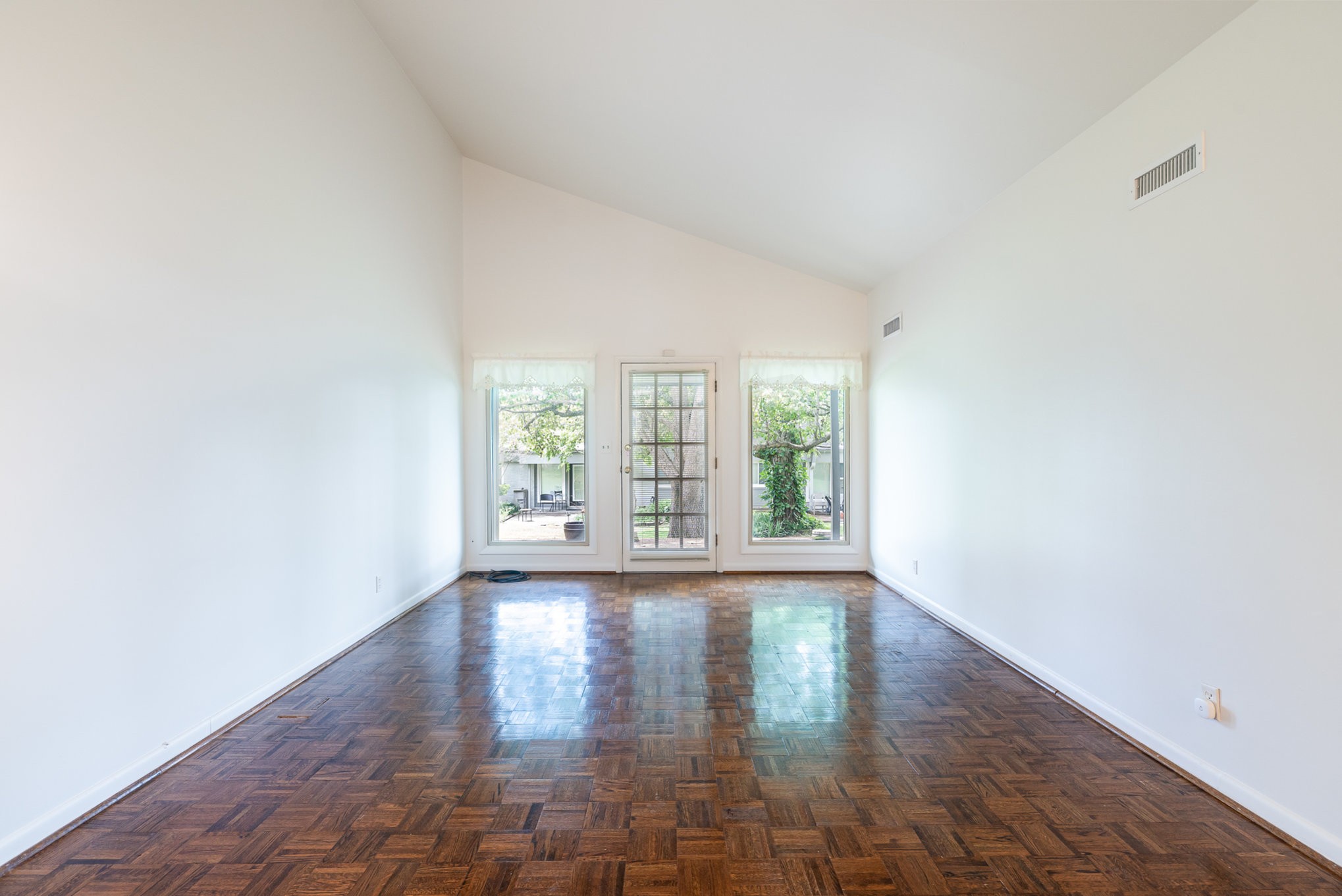 1900 Richard Jones Rd Unit: J4