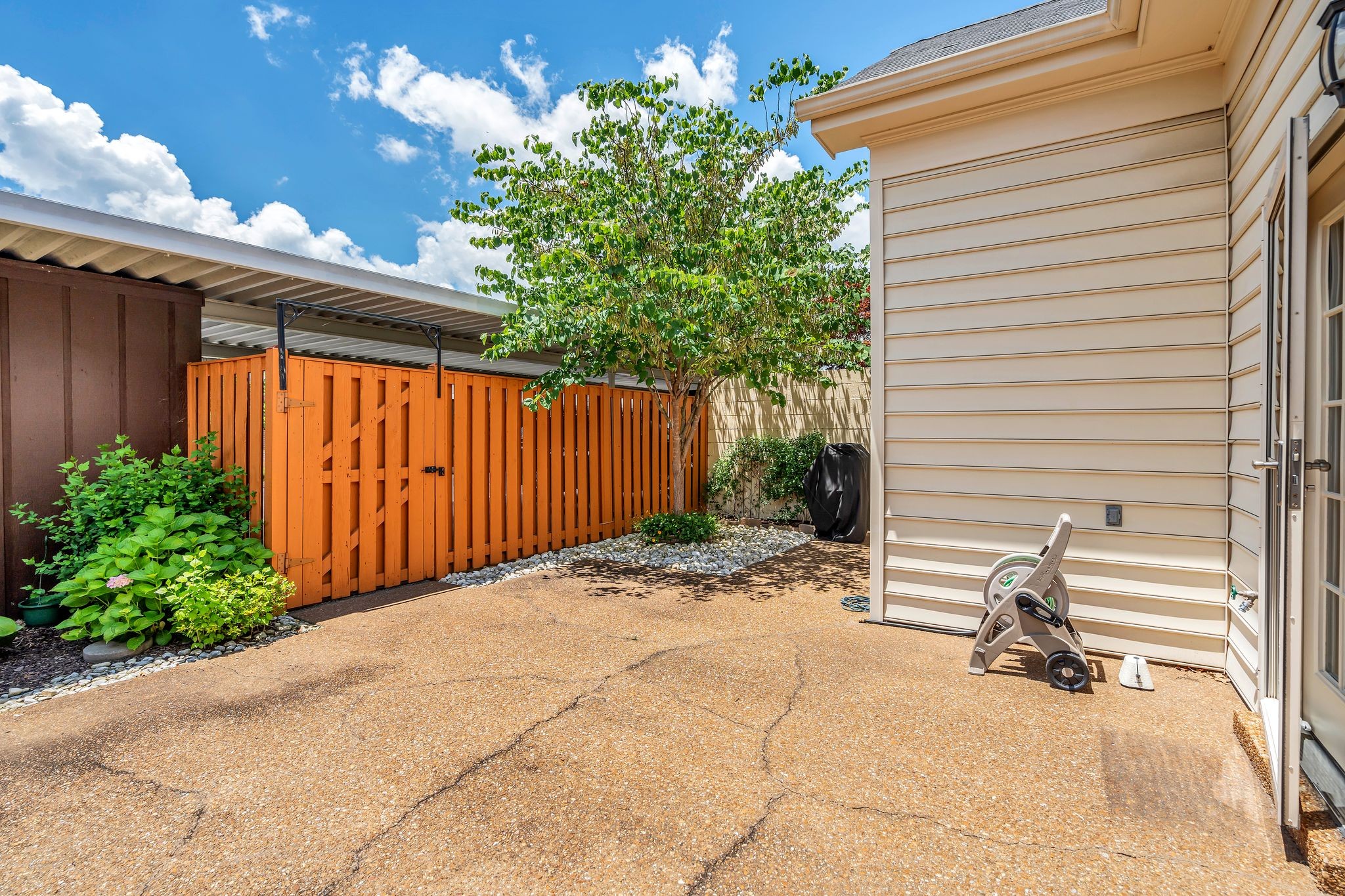9220 Sawyer Brown Rd