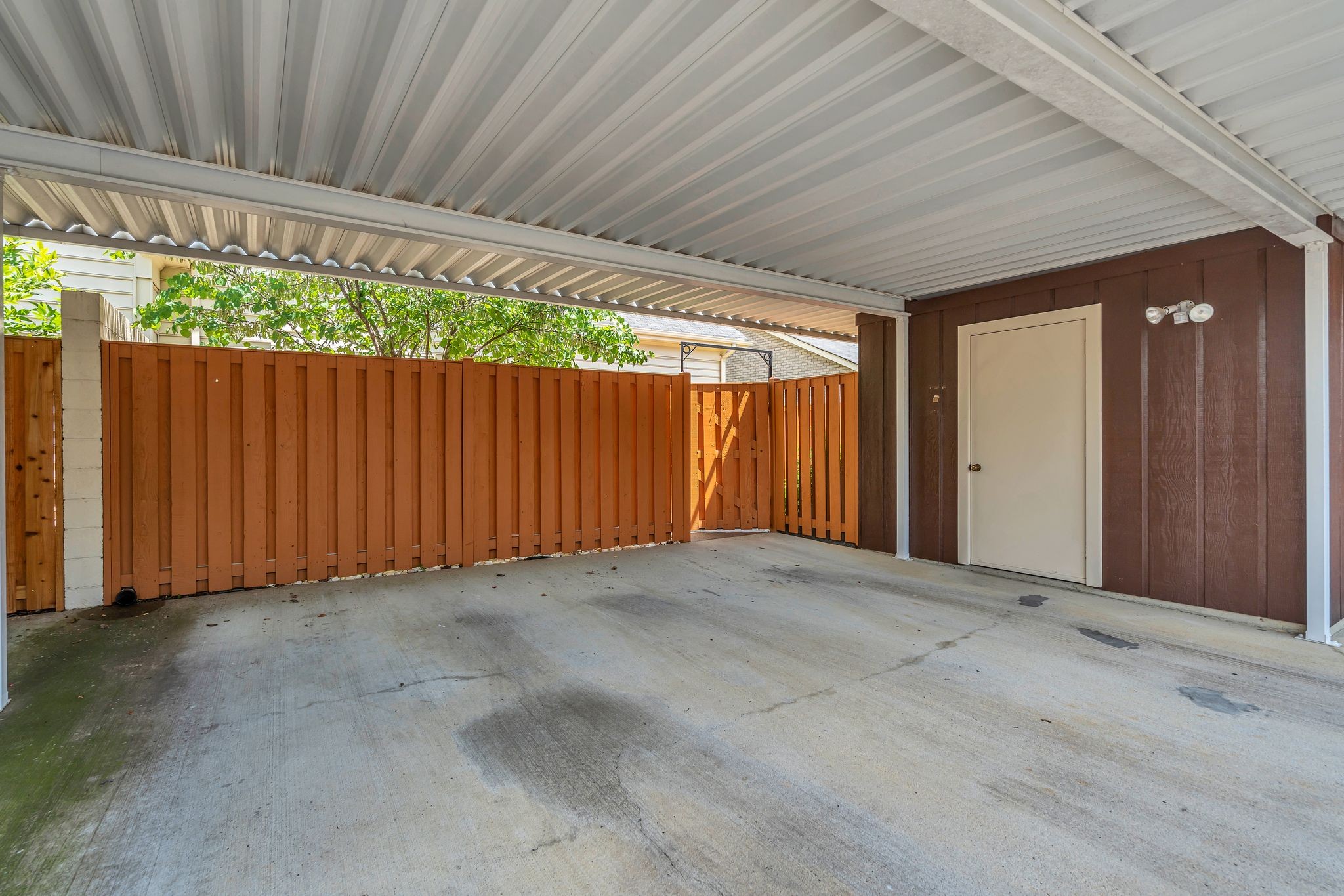 9220 Sawyer Brown Rd