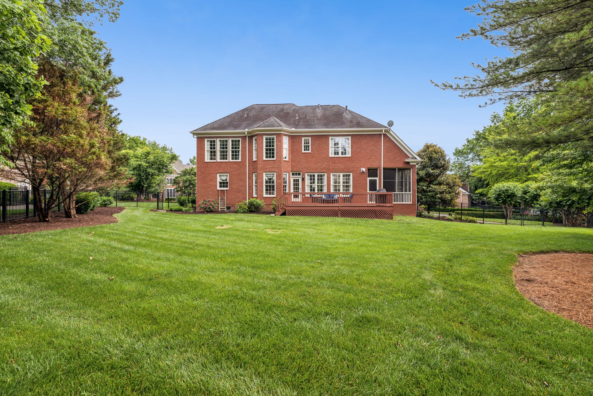 211 Waterbury Cir