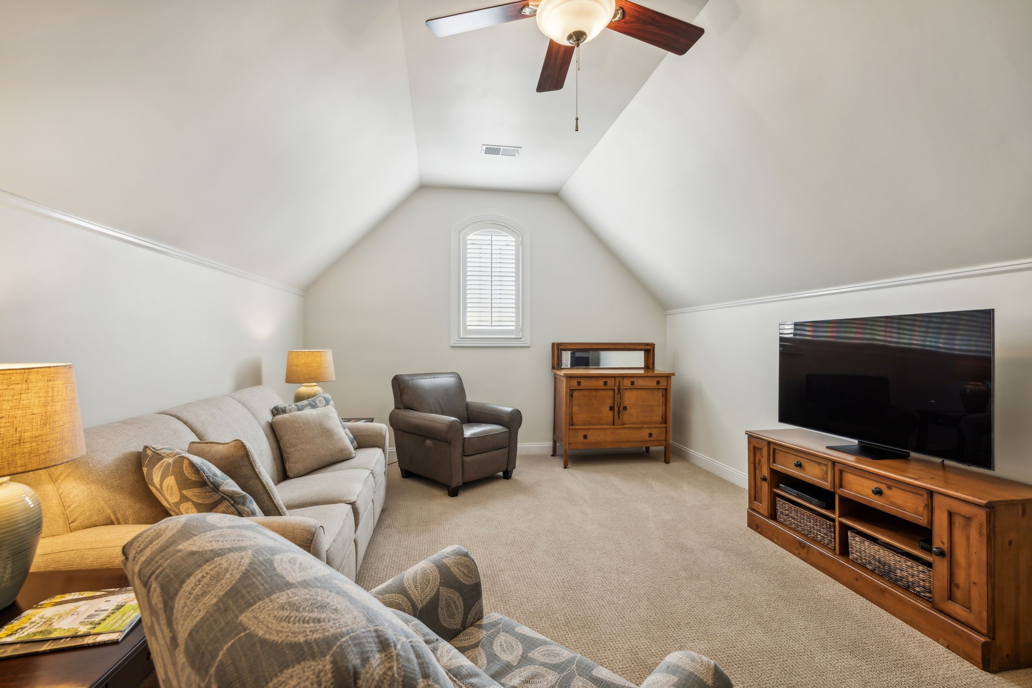 211 Waterbury Cir
