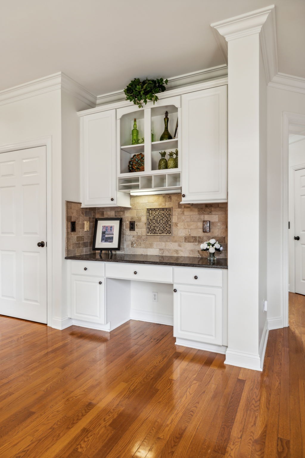 211 Waterbury Cir