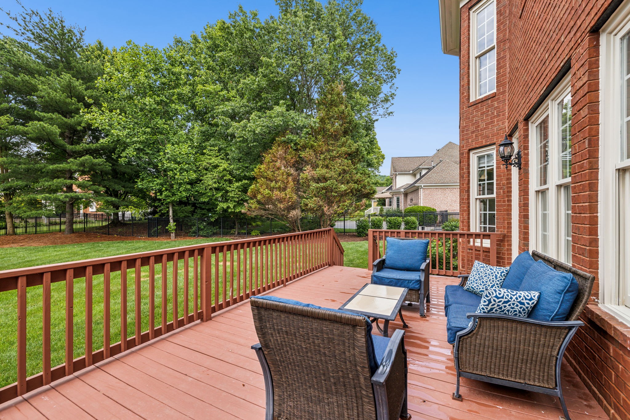 211 Waterbury Cir