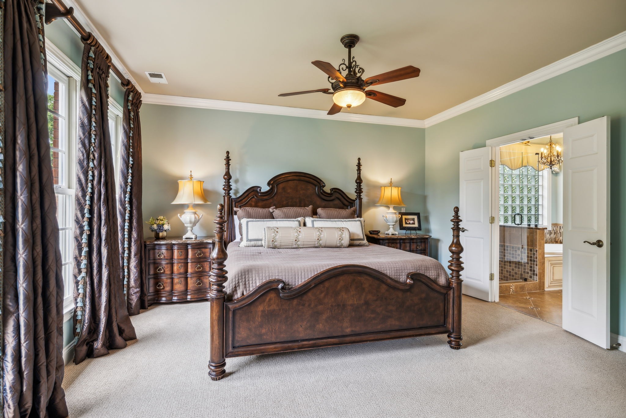 211 Waterbury Cir