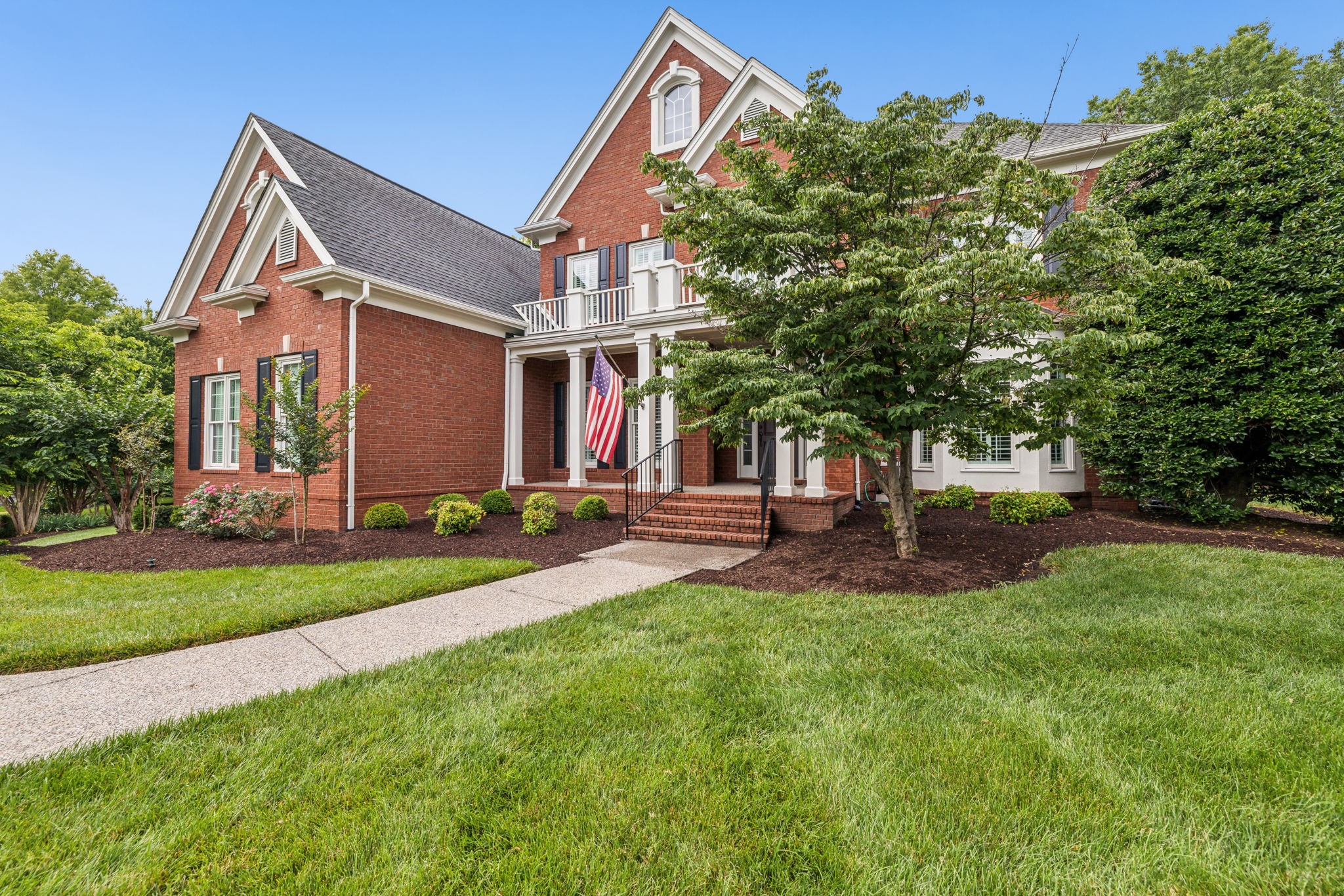 211 Waterbury Cir