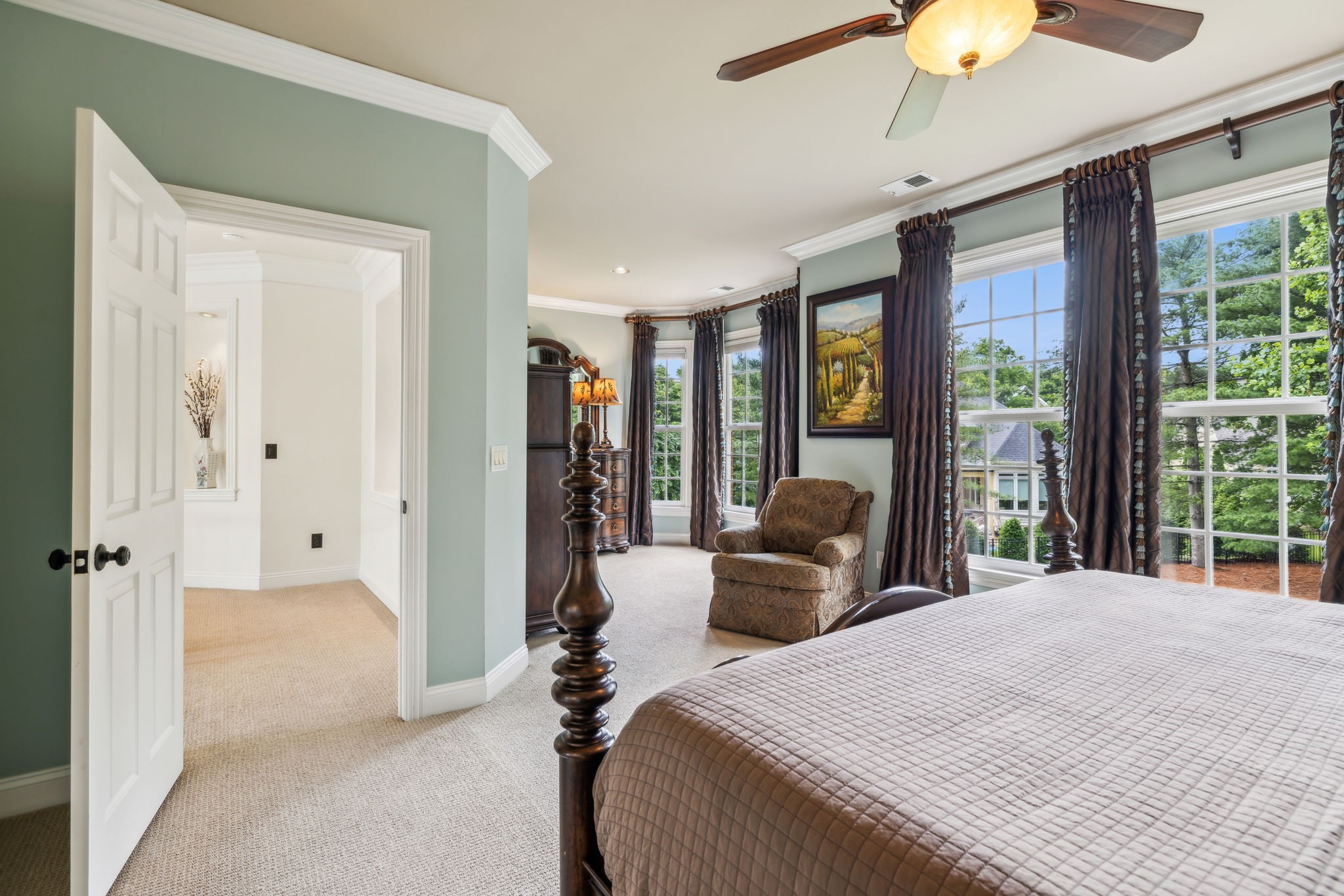 211 Waterbury Cir