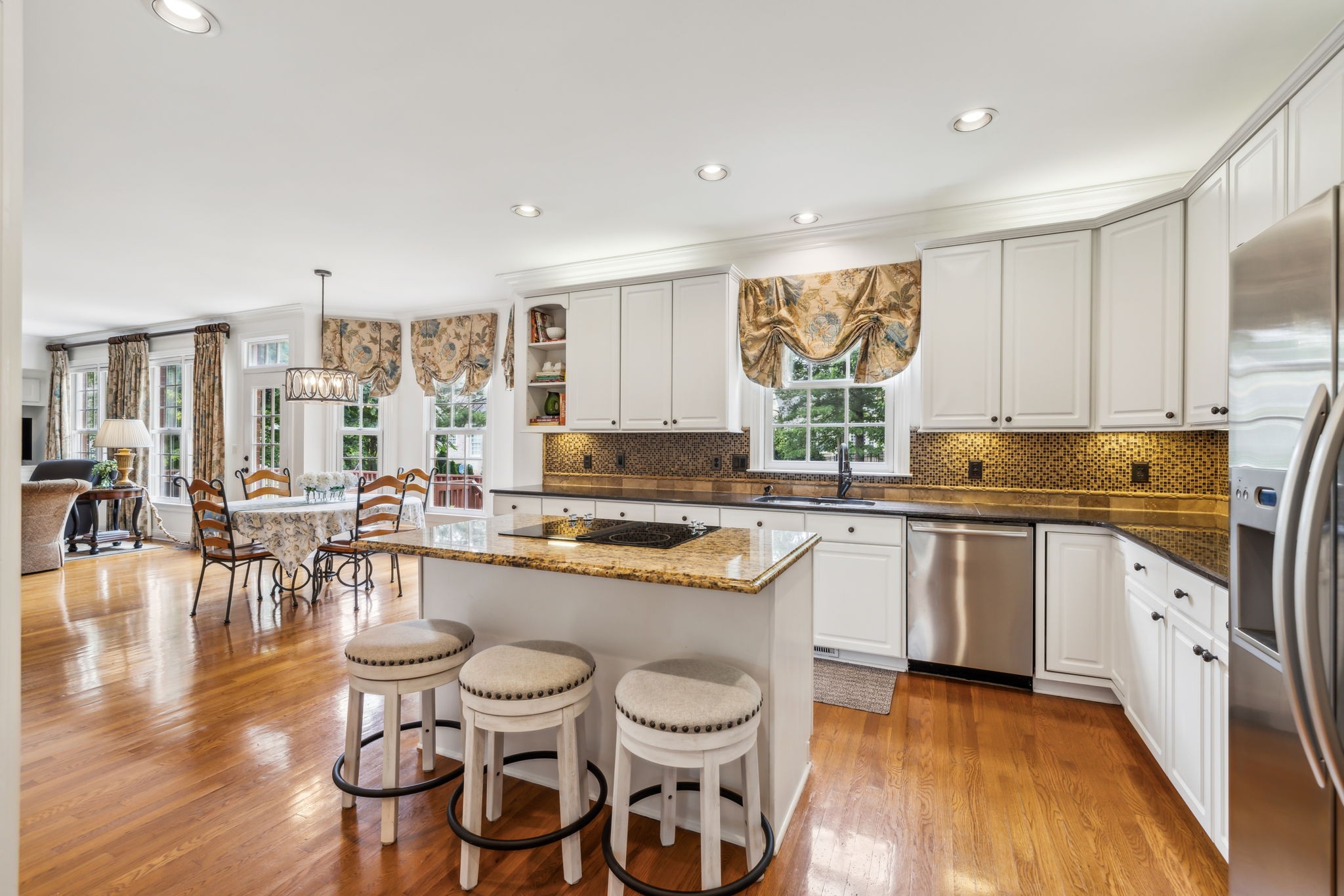 211 Waterbury Cir