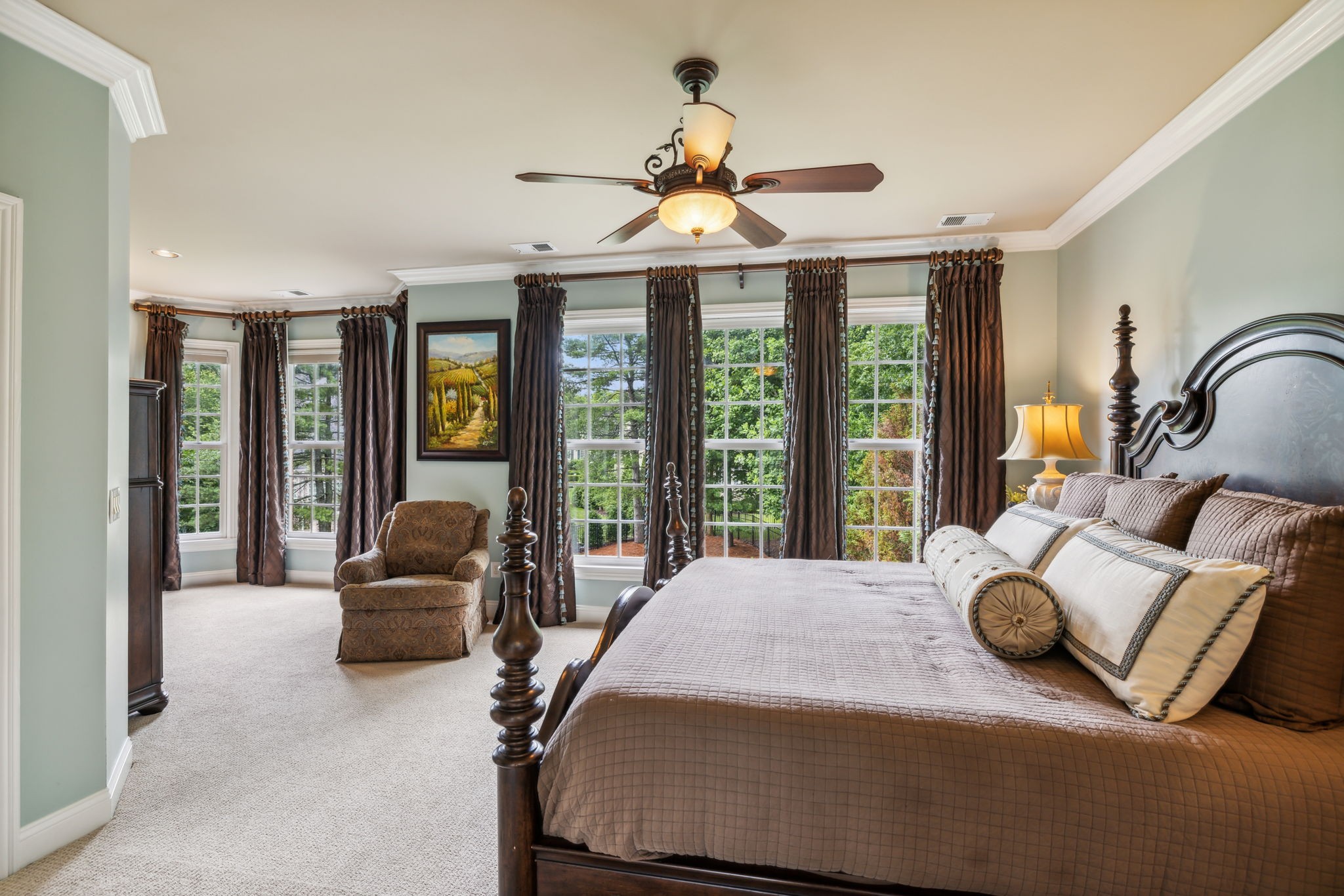 211 Waterbury Cir