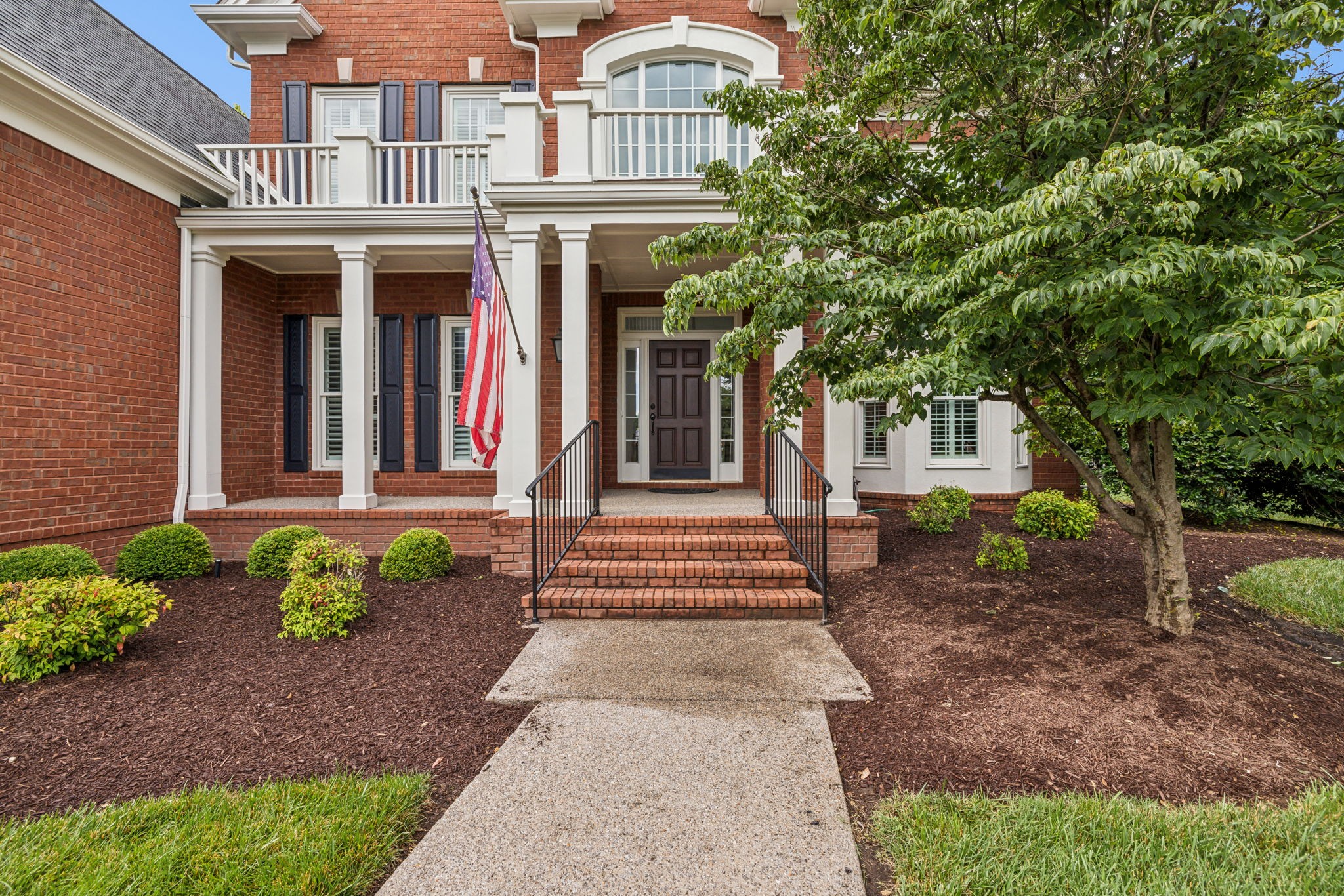 211 Waterbury Cir