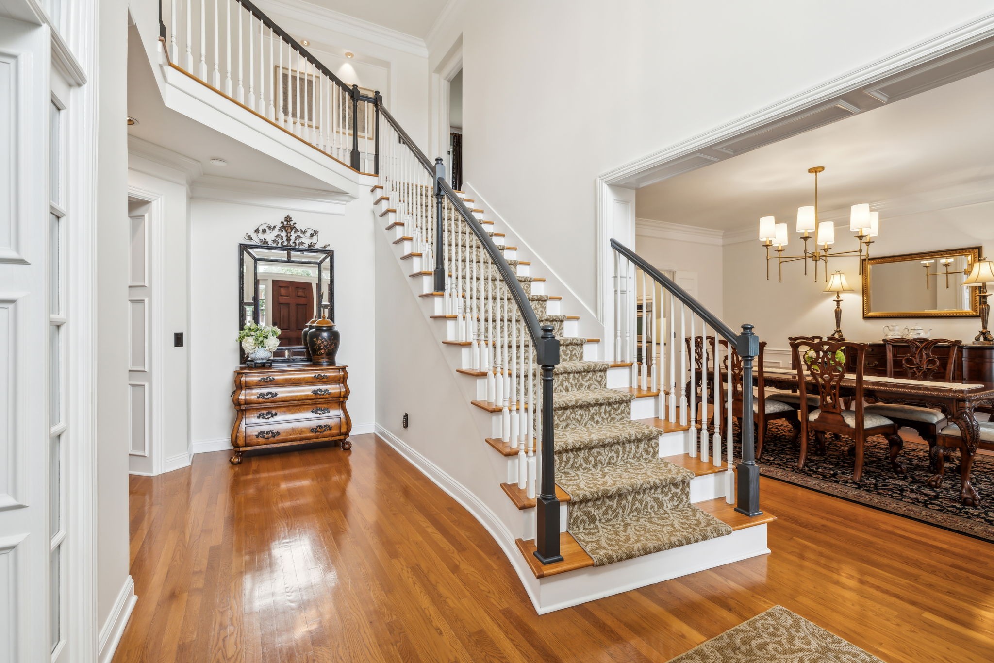 211 Waterbury Cir