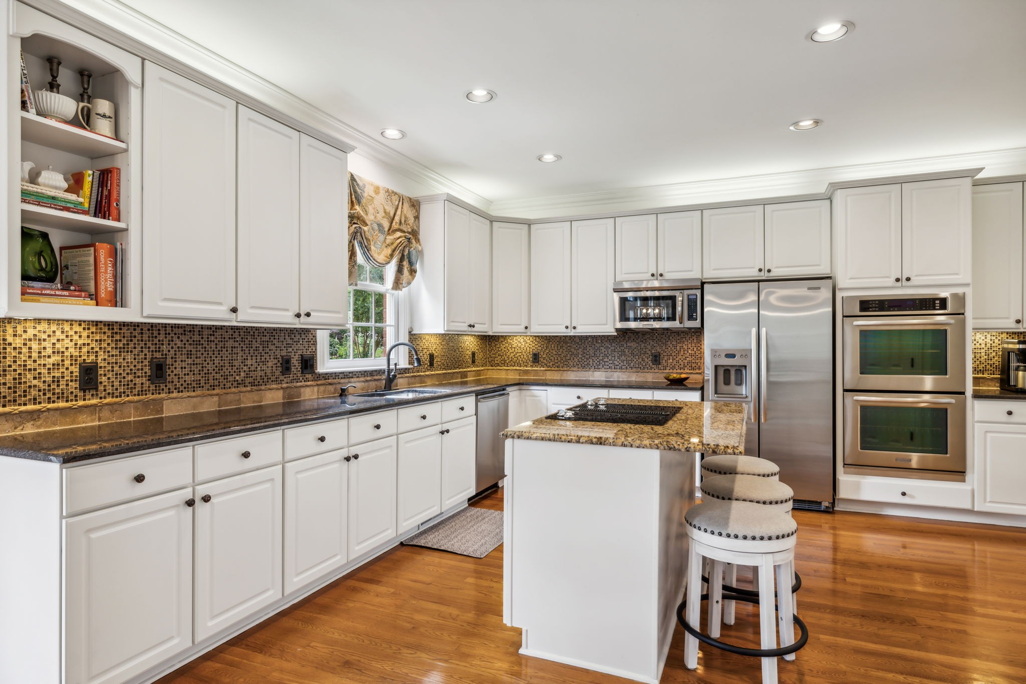 211 Waterbury Cir