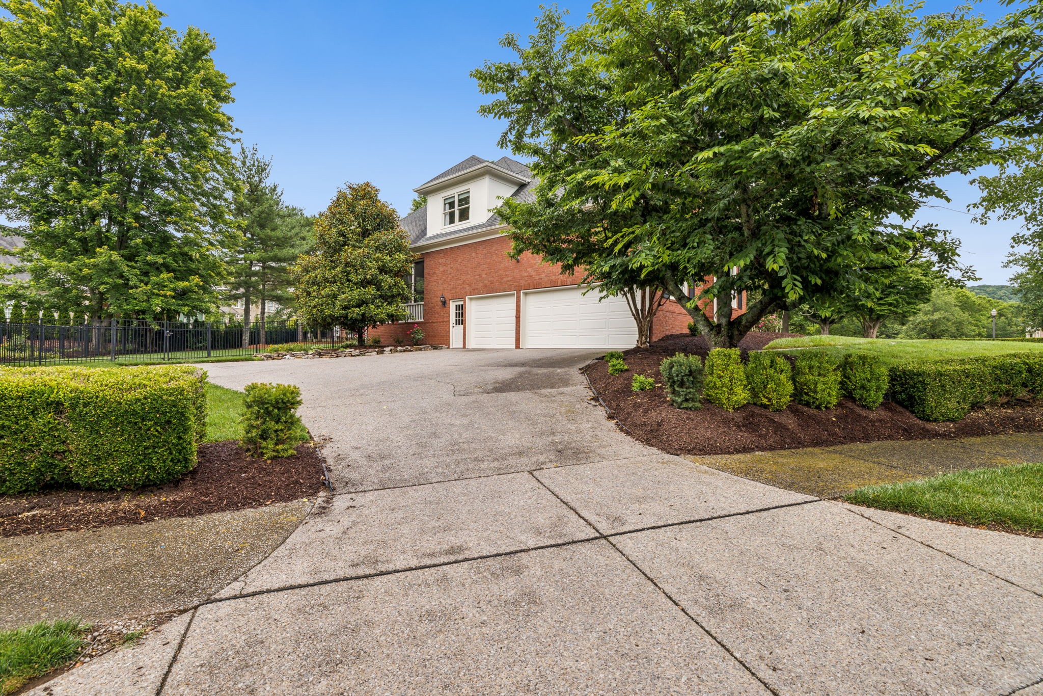 211 Waterbury Cir