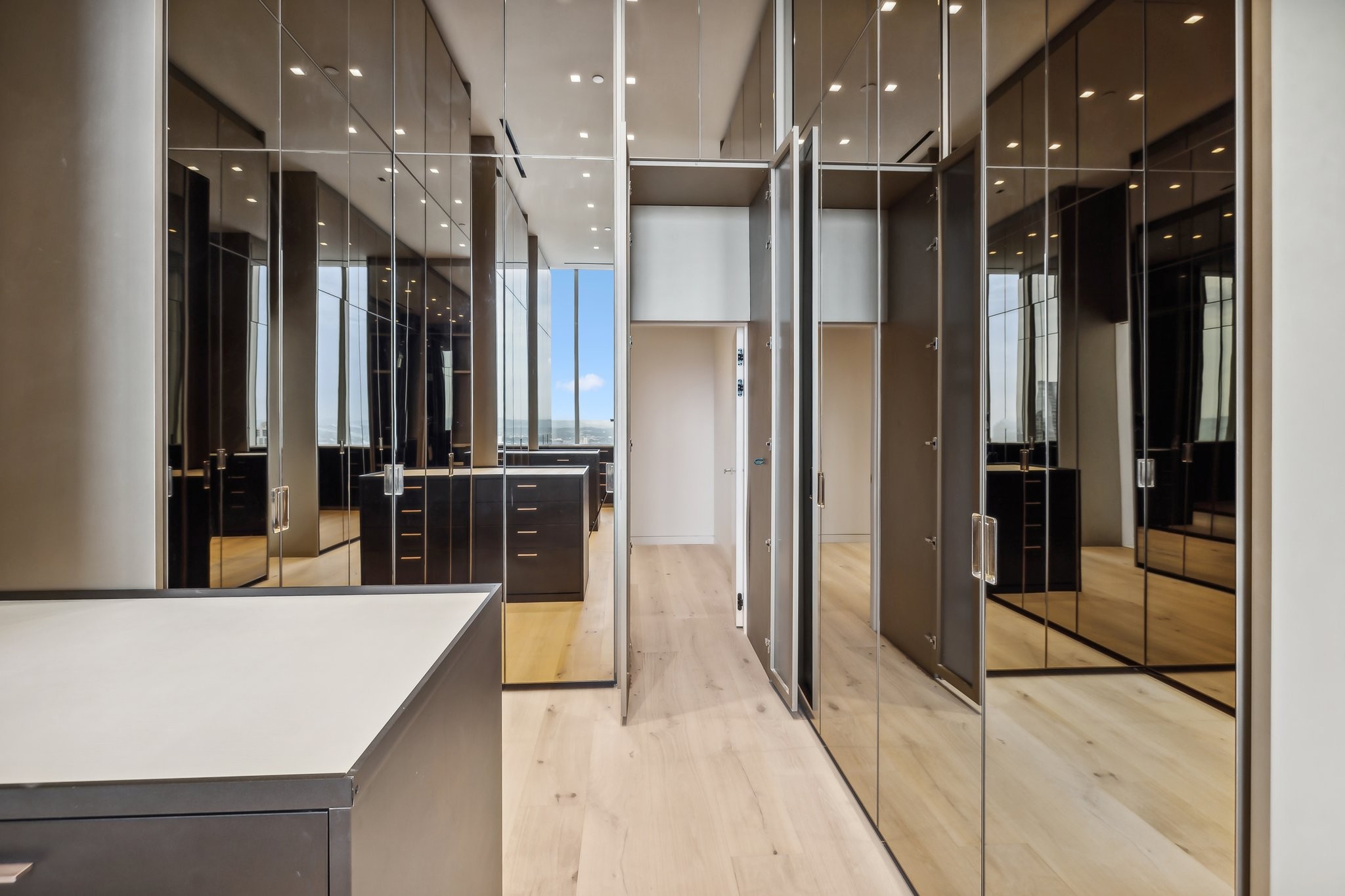 160 2nd Ave, S Unit: 4001