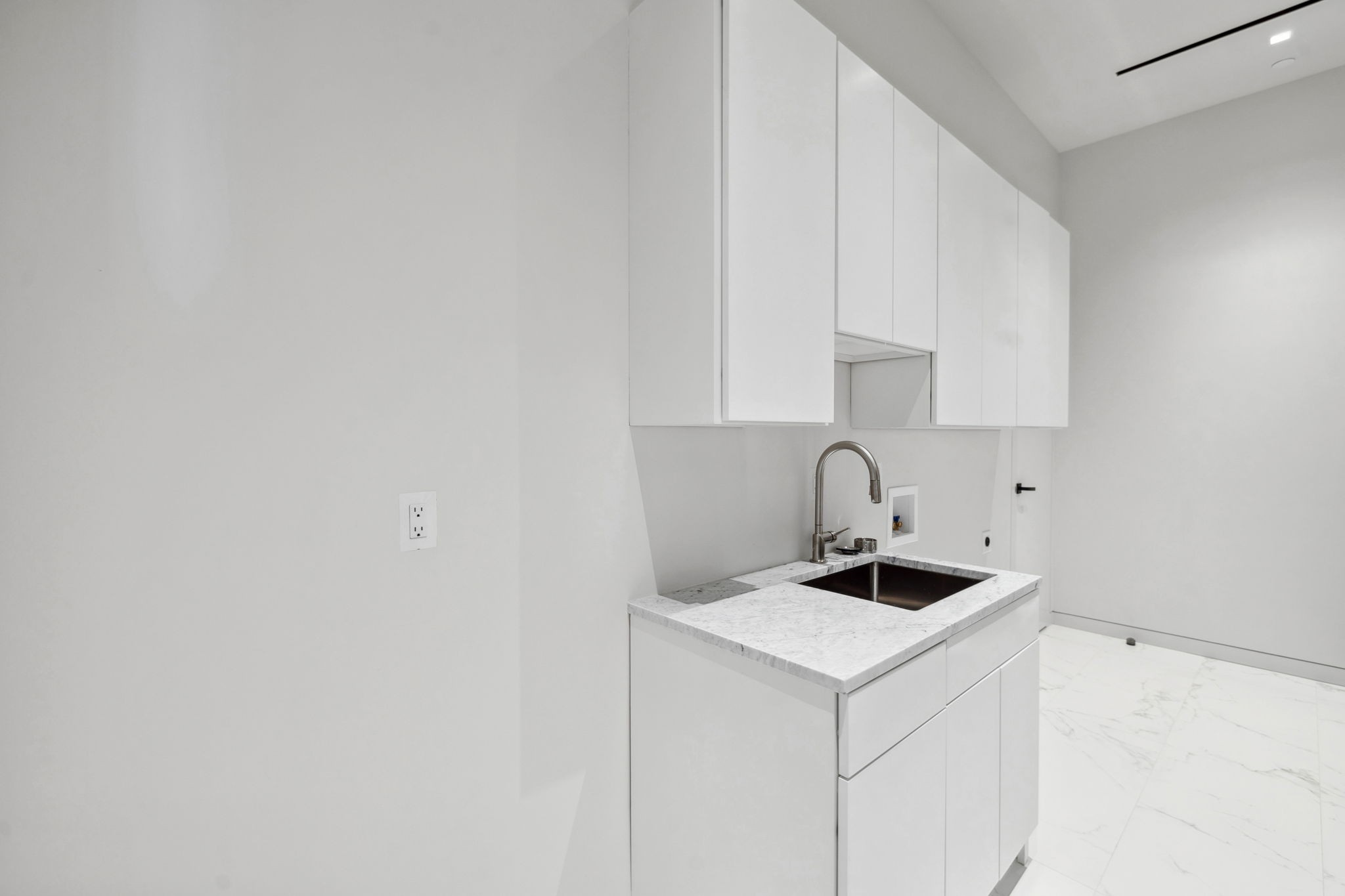 160 2nd Ave, S Unit: 4001