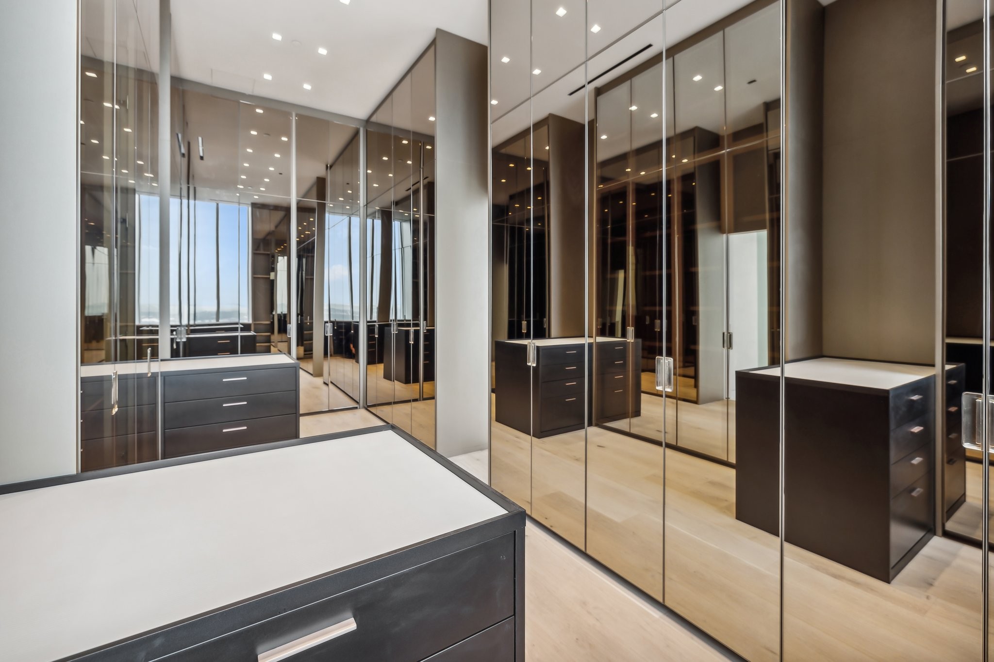 160 2nd Ave, S Unit: 4001
