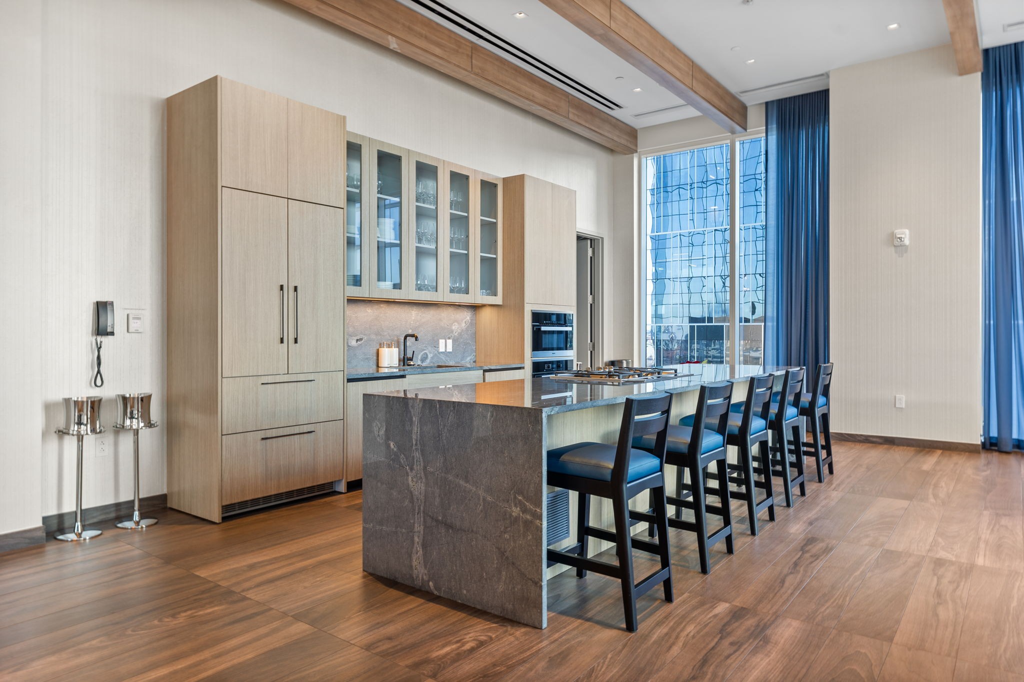 160 2nd Ave, S Unit: 4001