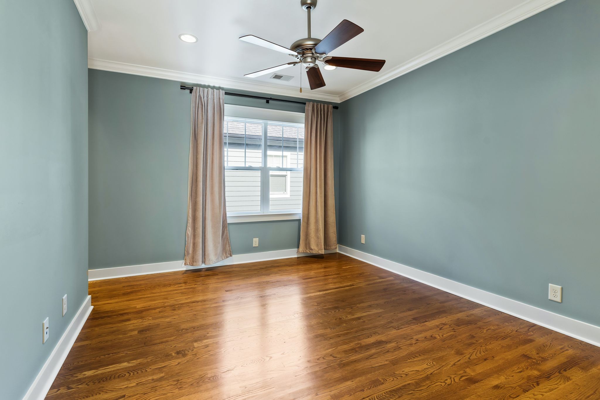 4305B Dakota Ave