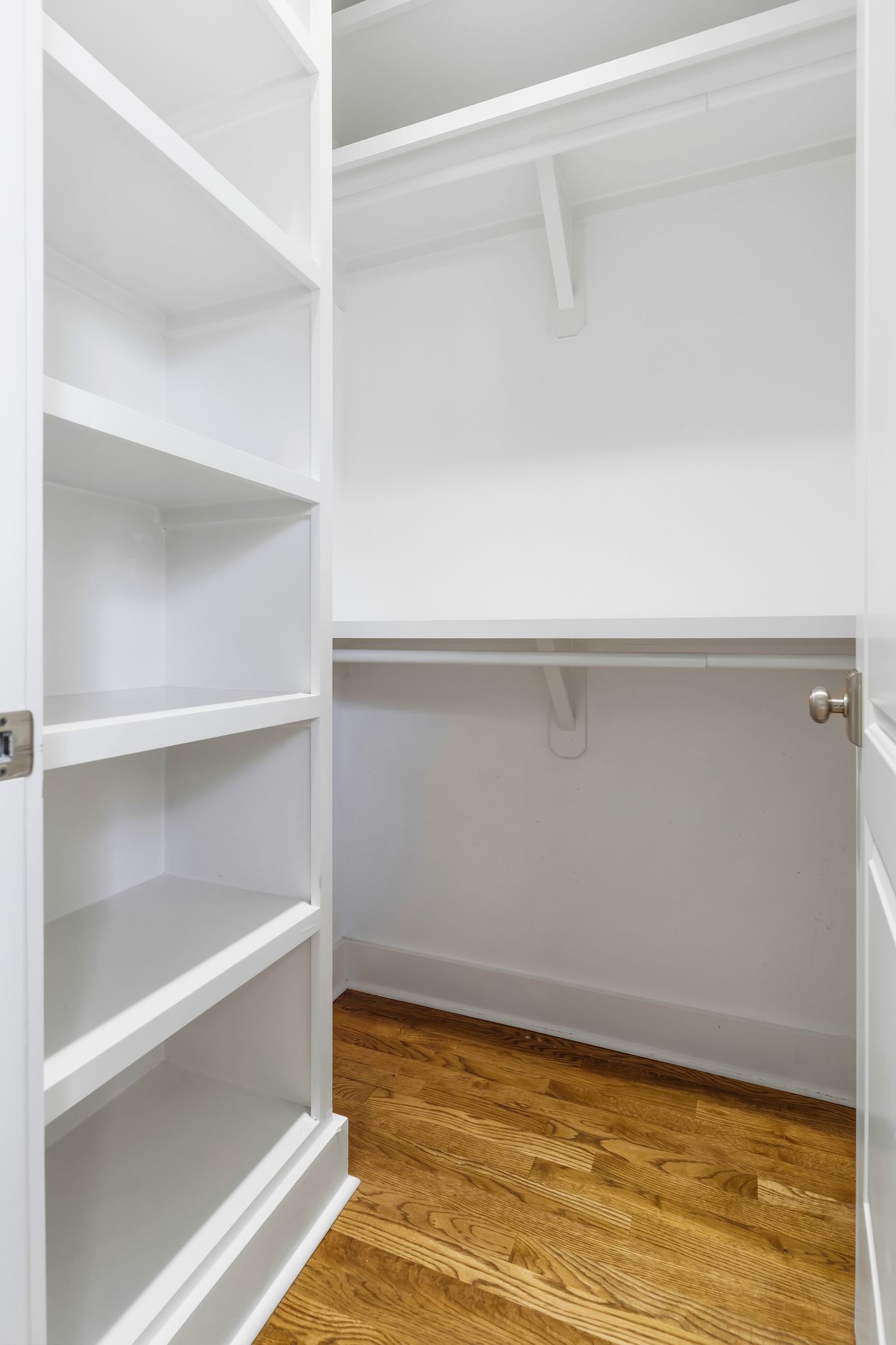 4305B Dakota Ave