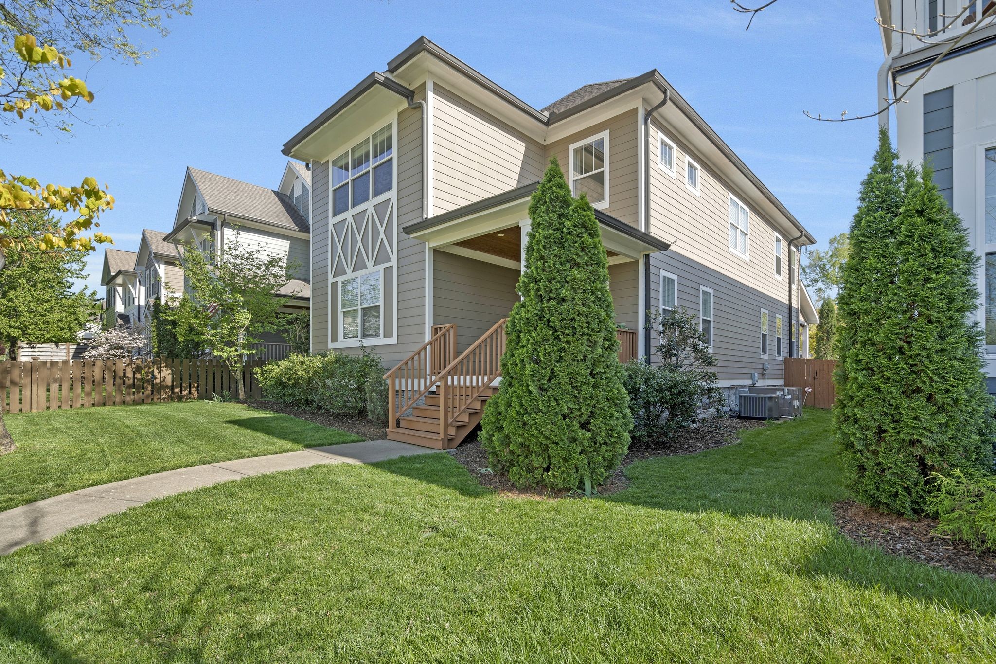 4305B Dakota Ave
