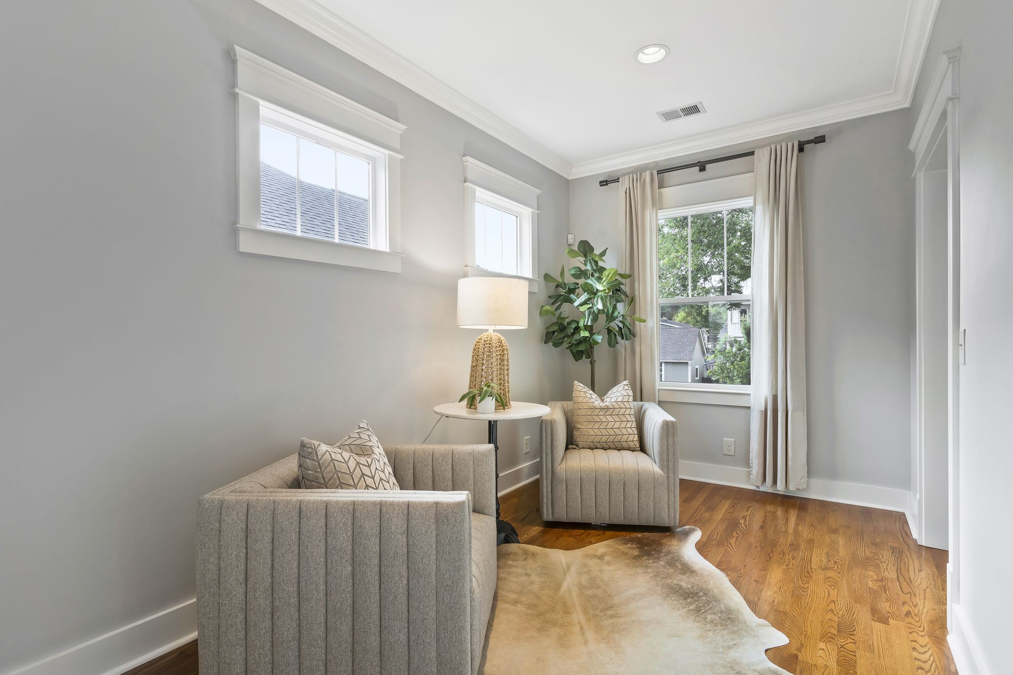 4305B Dakota Ave