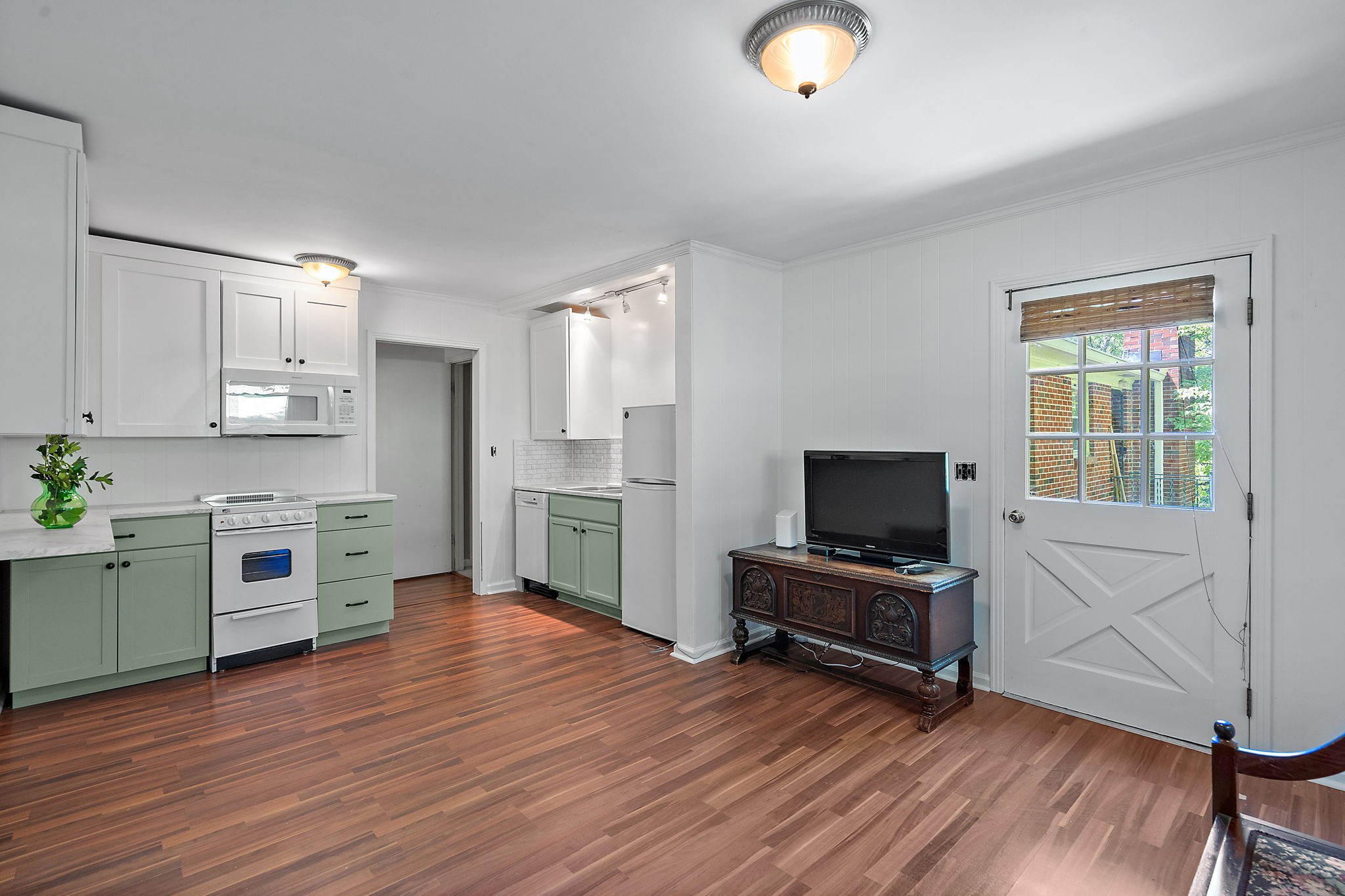 6401 Lansing Dr