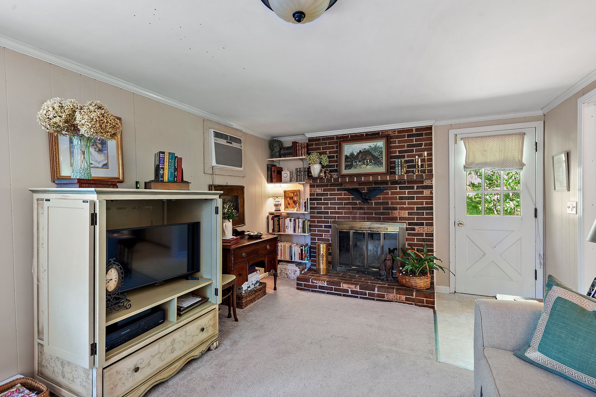 6401 Lansing Dr
